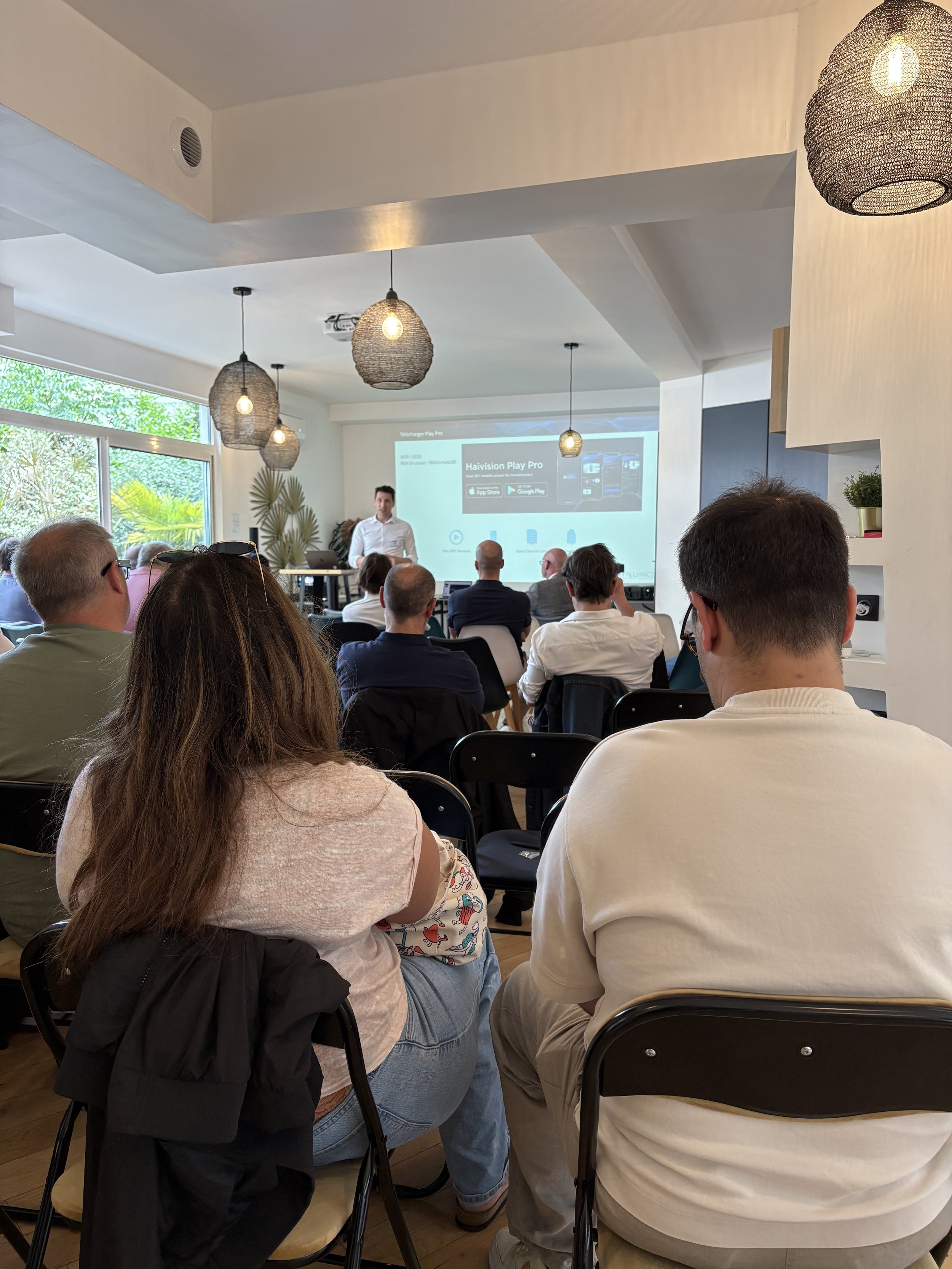 Valérie Dekeyser/Pluenn Studio - Organisation de roadshow pour promouvoir les technologies et les produits d'Haivision au près de ces clients 