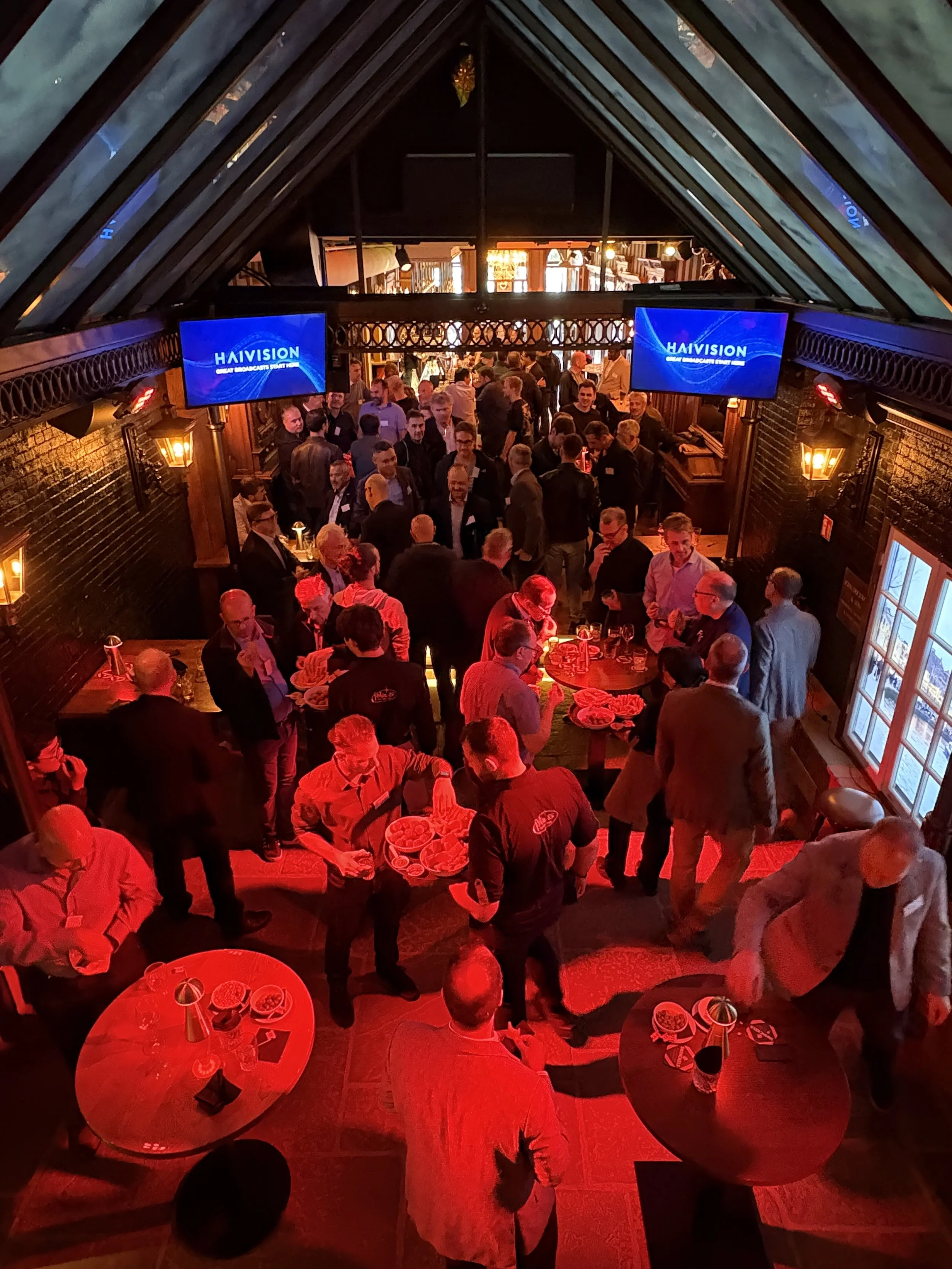 Valérie Dekeyser/Pluenn Studio - Organisation d'évènement dédiés aux partenaires et revendeurs d'Haivision - Trouver des lieux originaux et élaborer des programmes motivants.