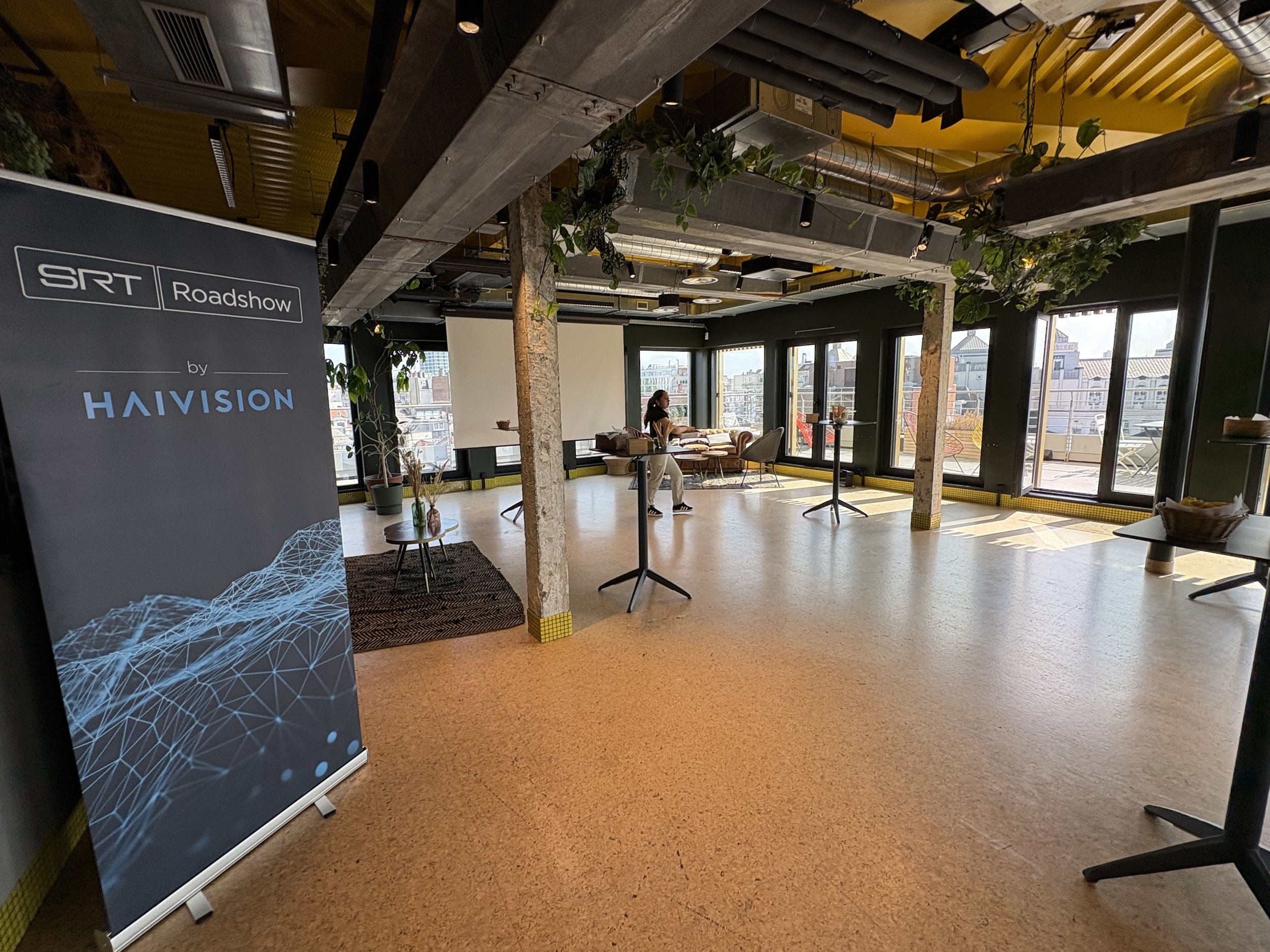 Valérie Dekeyser/Pluenn Studio - Organisation de roadshow pour promouvoir les technologies et les produits d'Haivision au près de ces clients - Trouver des lieux chaleureux et accueillants.