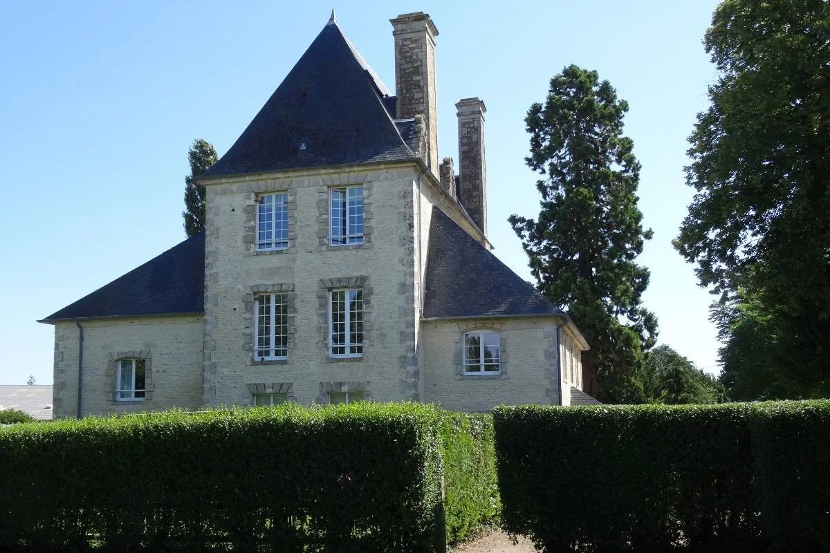 Façade arrière du Château Turgot en Normandie