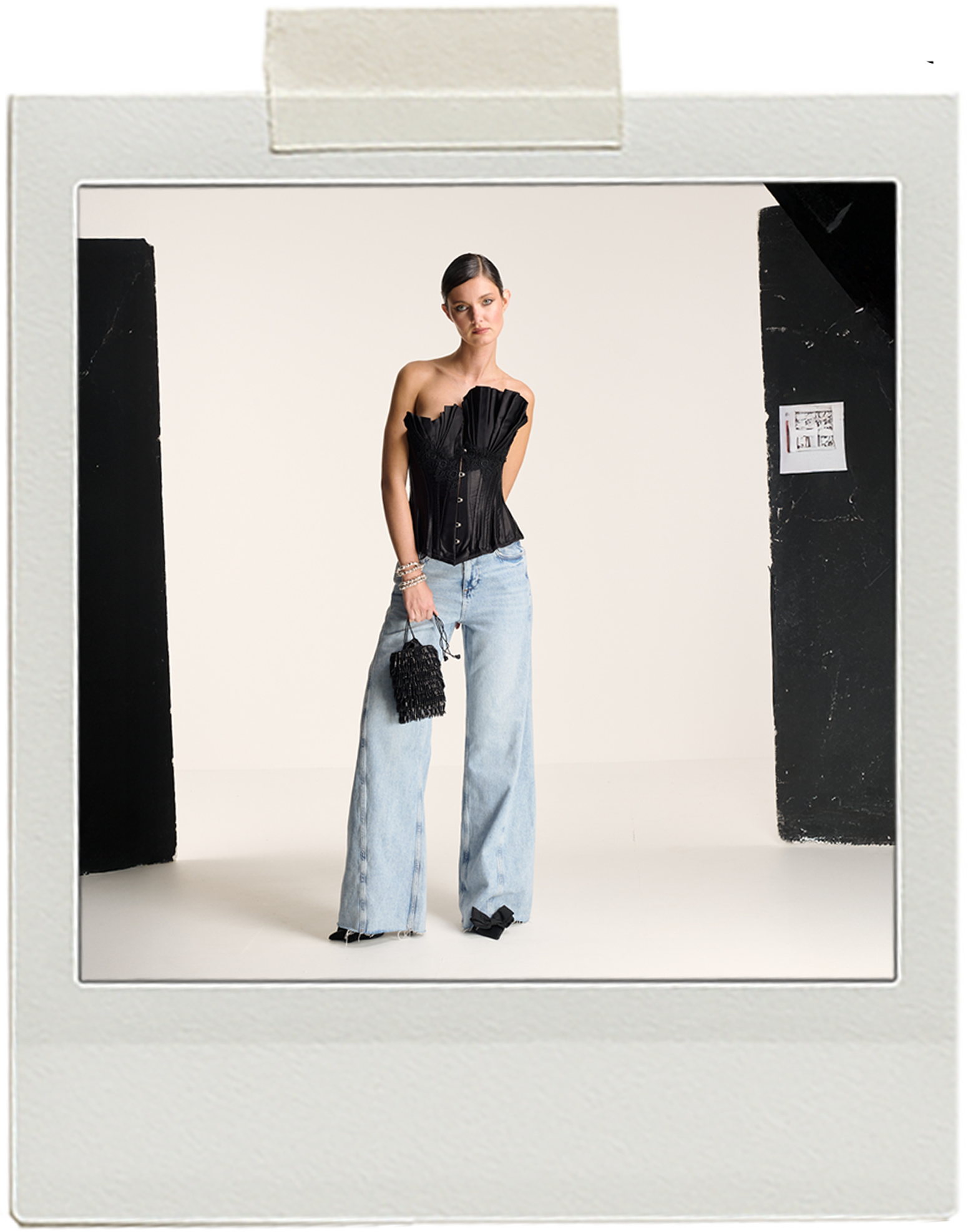 Léa Bonneau pendant un shooting Bureau Giving