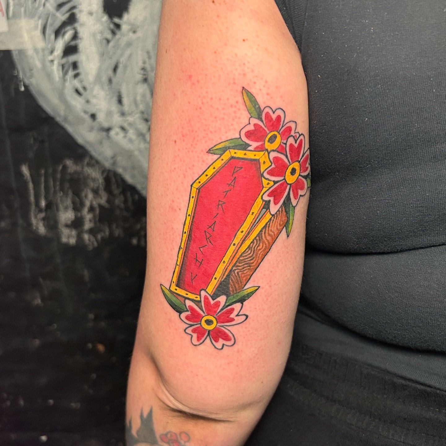 &bull;PATRIARCHY IS DEAD&bull;

Clean outlines. Solid color packing.
A traditional-inspired composition used here as a statement against patriarchy, reclaiming imagery and personal expression through bold shapes and strong contrasts.

Done during Tat