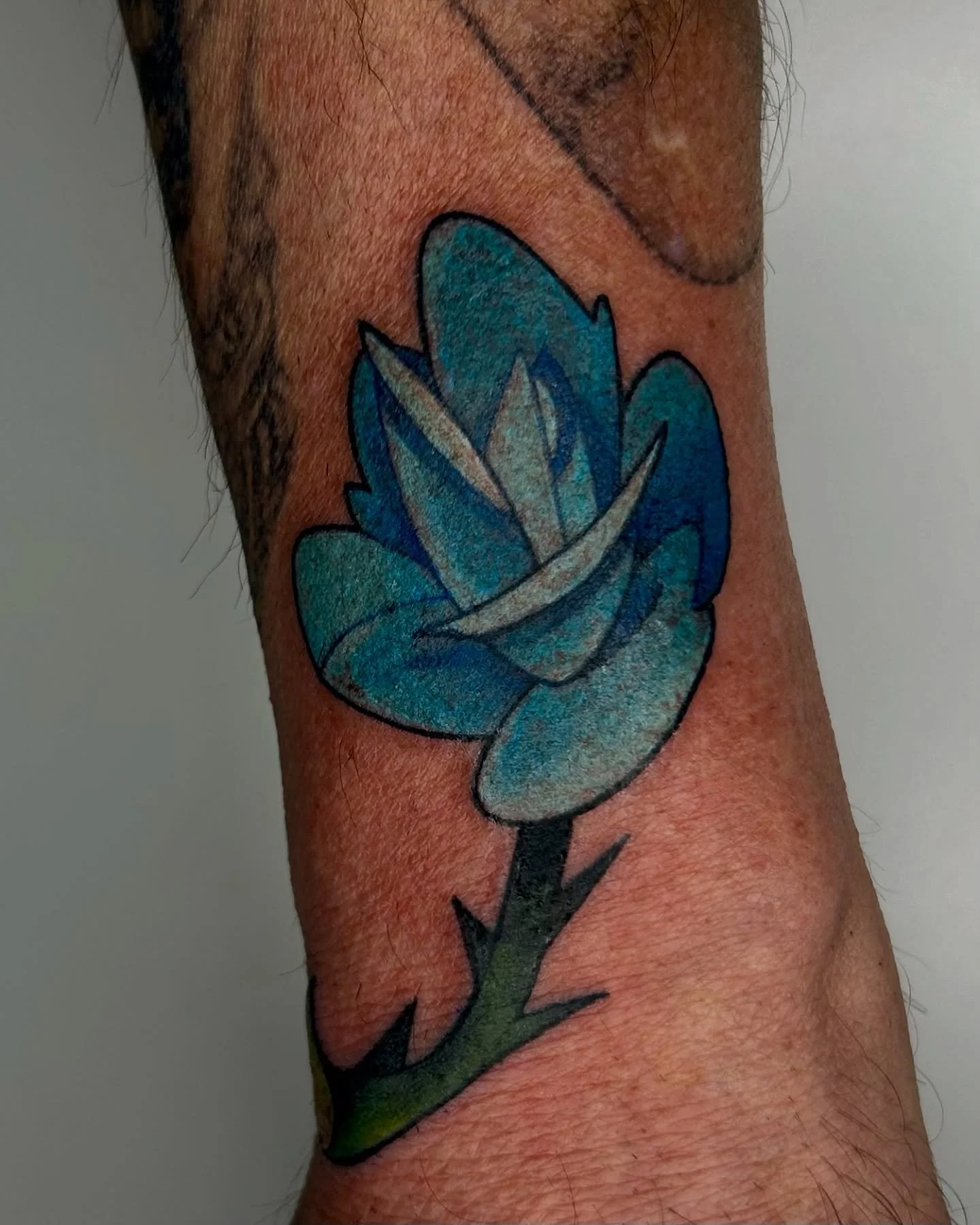 &bull; ANOTHER ROSE TATTOO &bull;

Clean lines and solid structure. Layers of blue tones create depth and contrast in a classic subject reinterpreted with balance and controlled saturation.

&mdash;&mdash;&mdash;&mdash;&mdash;&mdash;&mdash;&mdash;&md