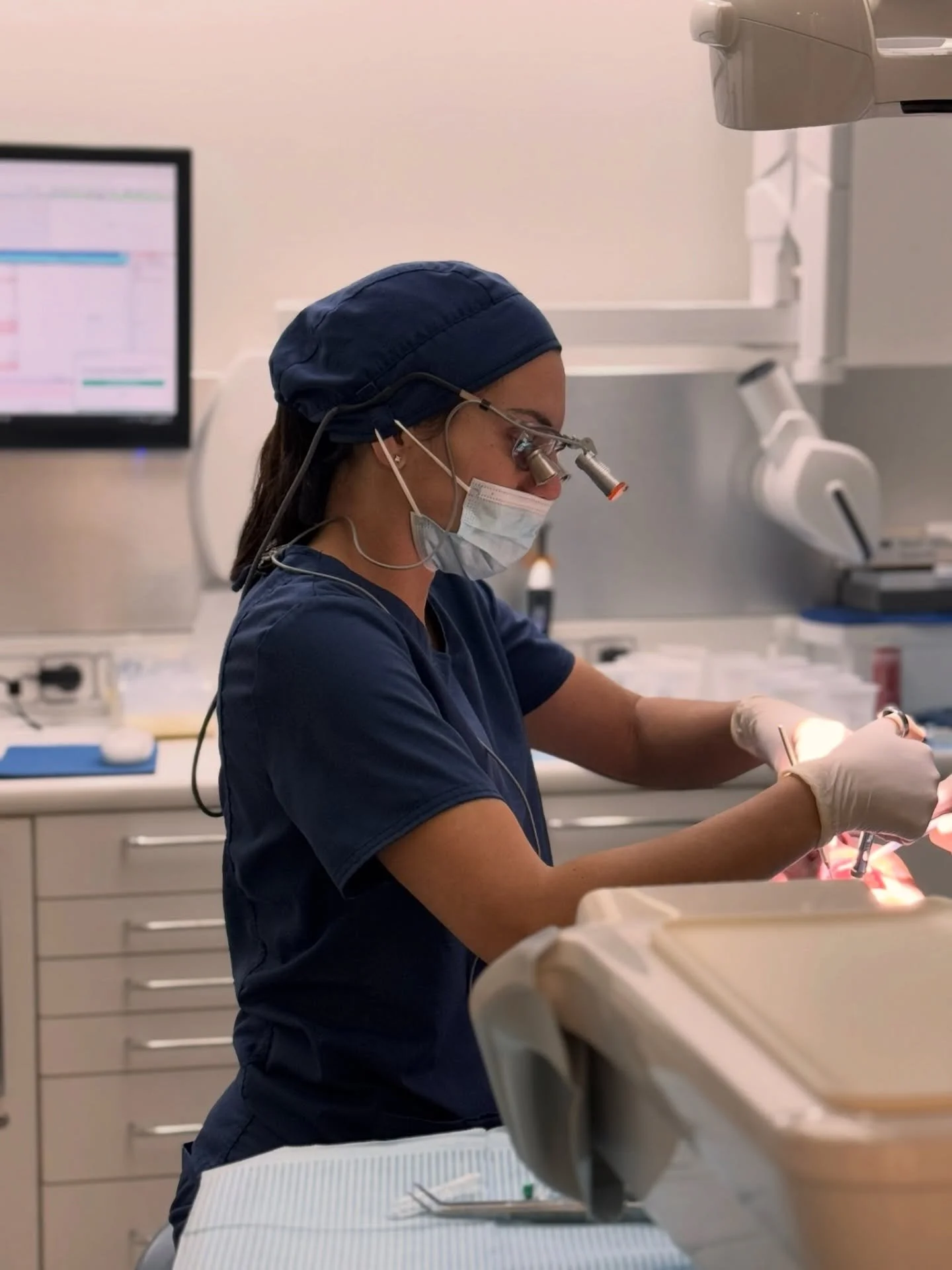 Detr&aacute;s de cada buena sonrisa hay trabajo, t&eacute;cnica y criterio est&eacute;tico. Aqu&iacute;, la Dra. Solans en acci&oacute; 🦷✨