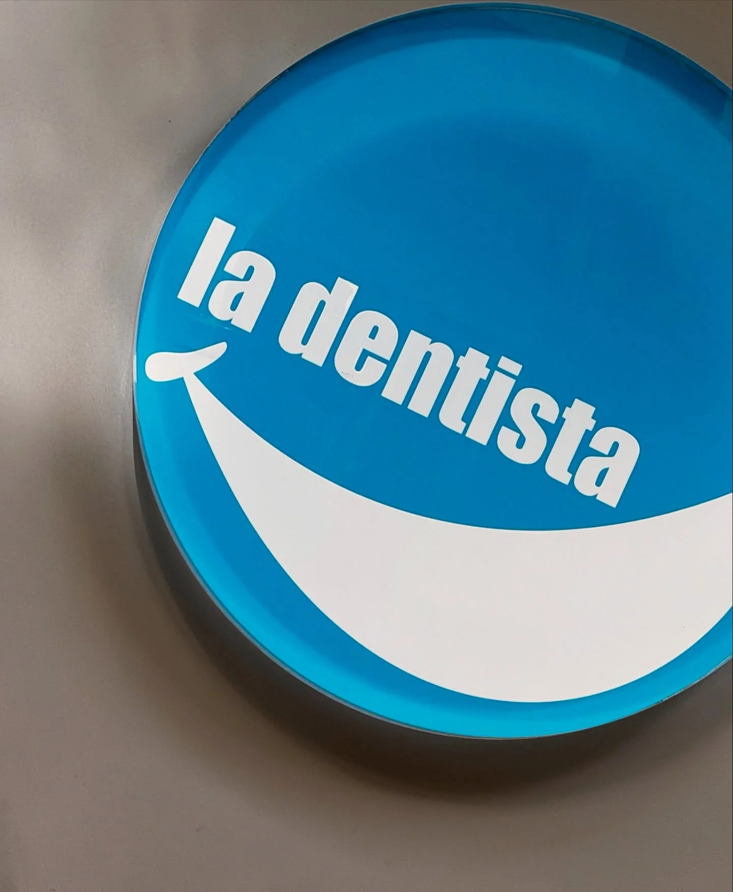 📢 &iexcl;Ya estamos de vuelta en La Dentista! Segunda semana tras las vacaciones y estamos con las pilas cargad&iacute;simas 🔋✨

Nuestra sonrisa es la mejor prueba de que descansar funciona 😉 Y ahora toca lo que m&aacute;s nos gusta: cuidar la tuy