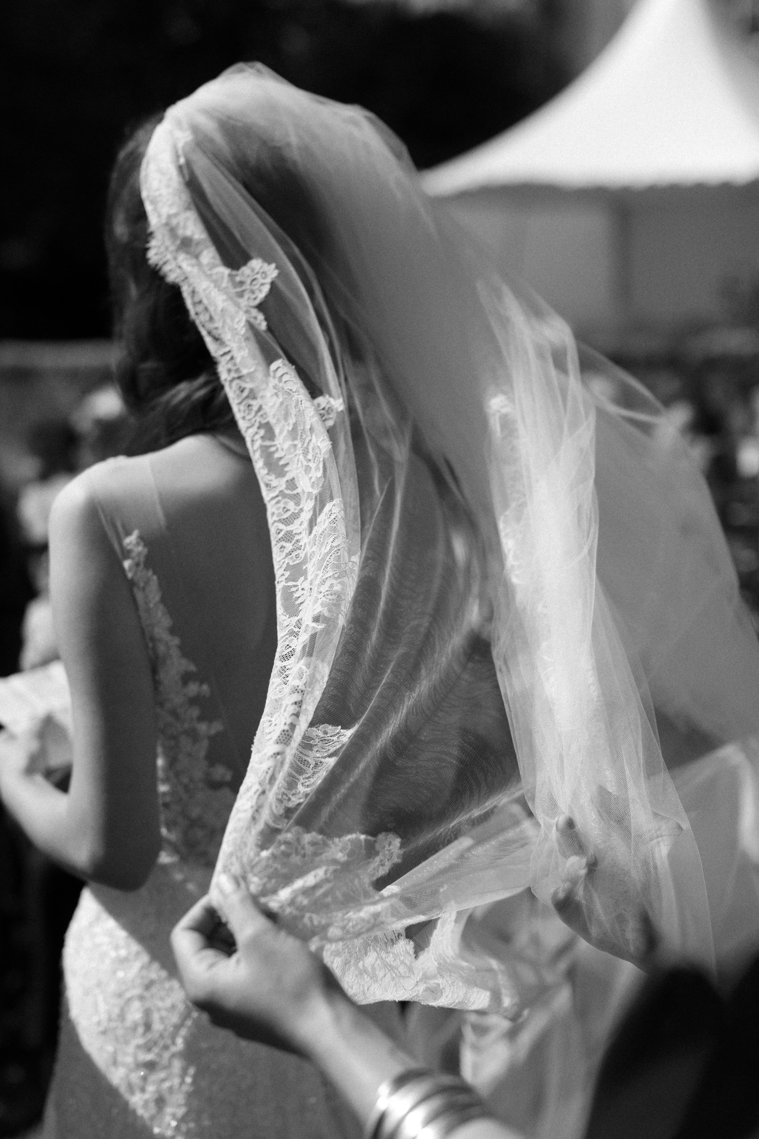 Destination wedding in Italy, curated details, real moments.