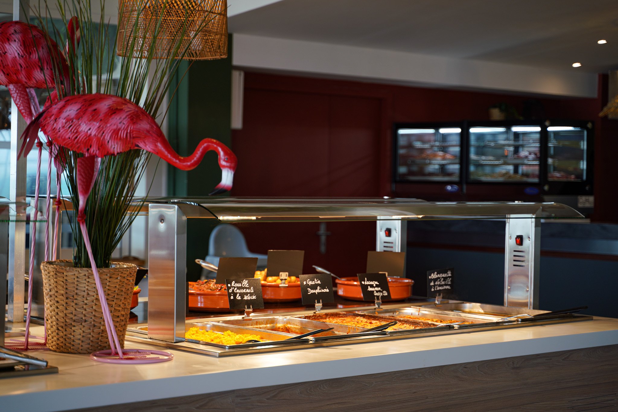 Buffet de repas avec des plats spécialités régionaux chauds Les Buffets de l'Eden restaurant La Grande Motte