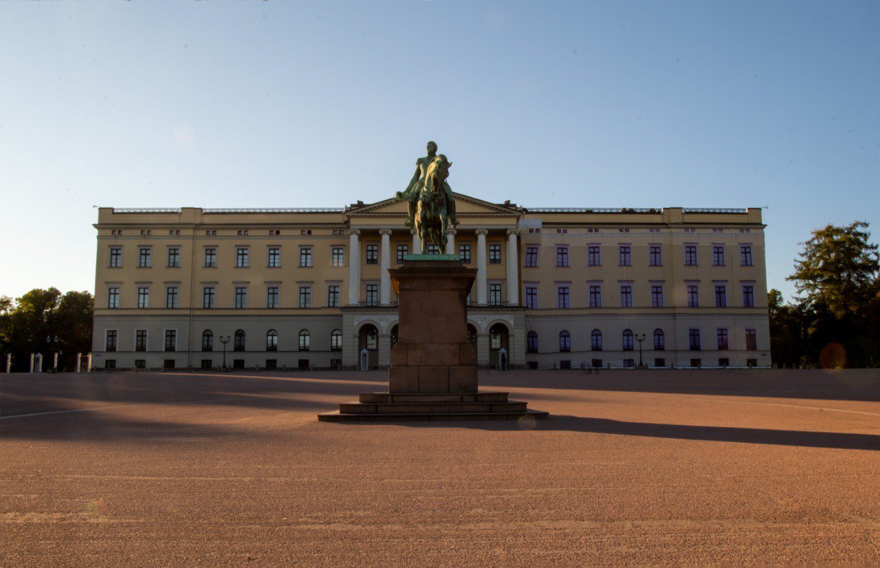 The royal palace in Oslo shot with a ND1000 filter and long exposure time. Copyright: Einar Herstad-Hansen