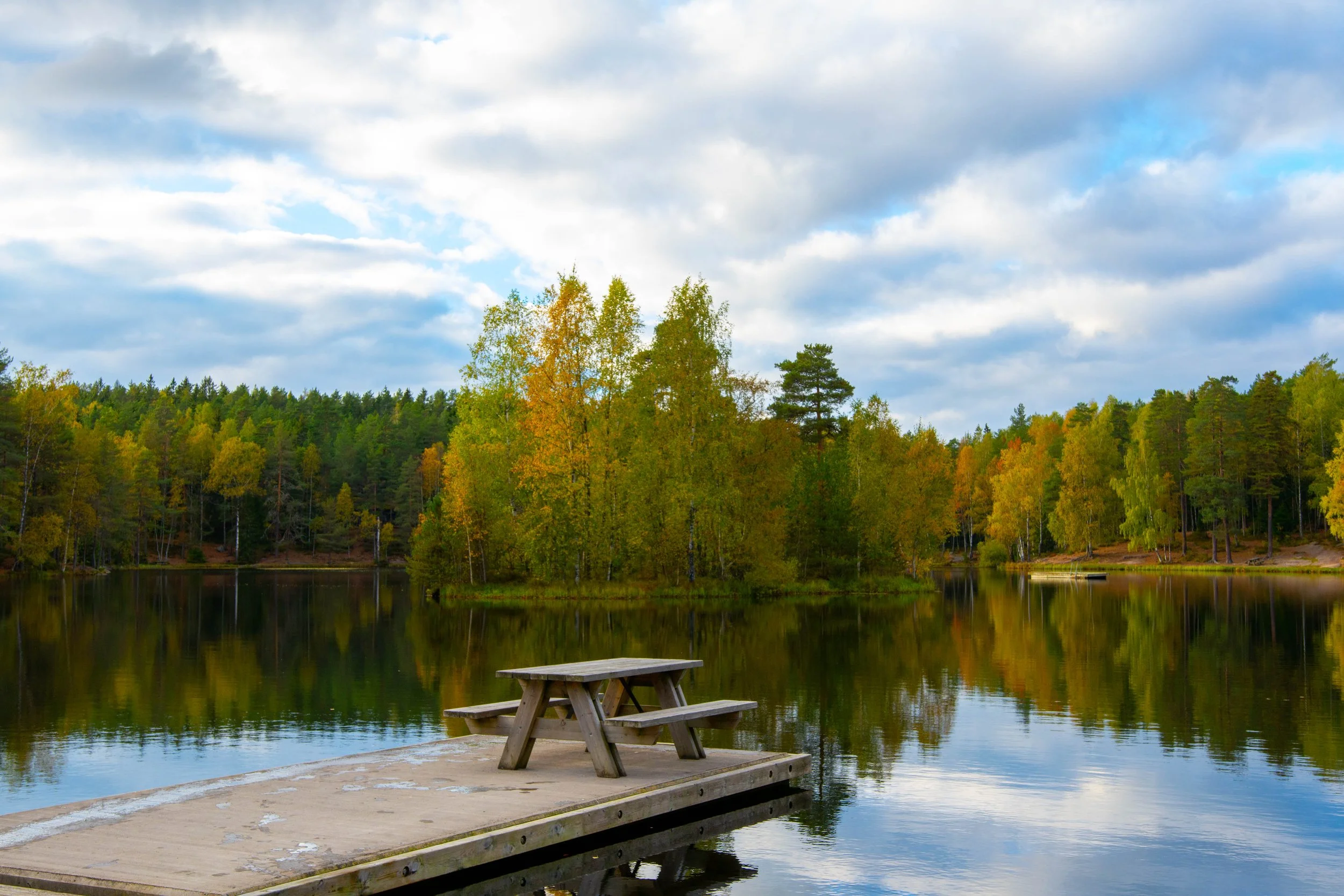 Another picture from Vesletjern in Oslo a Autumn day.