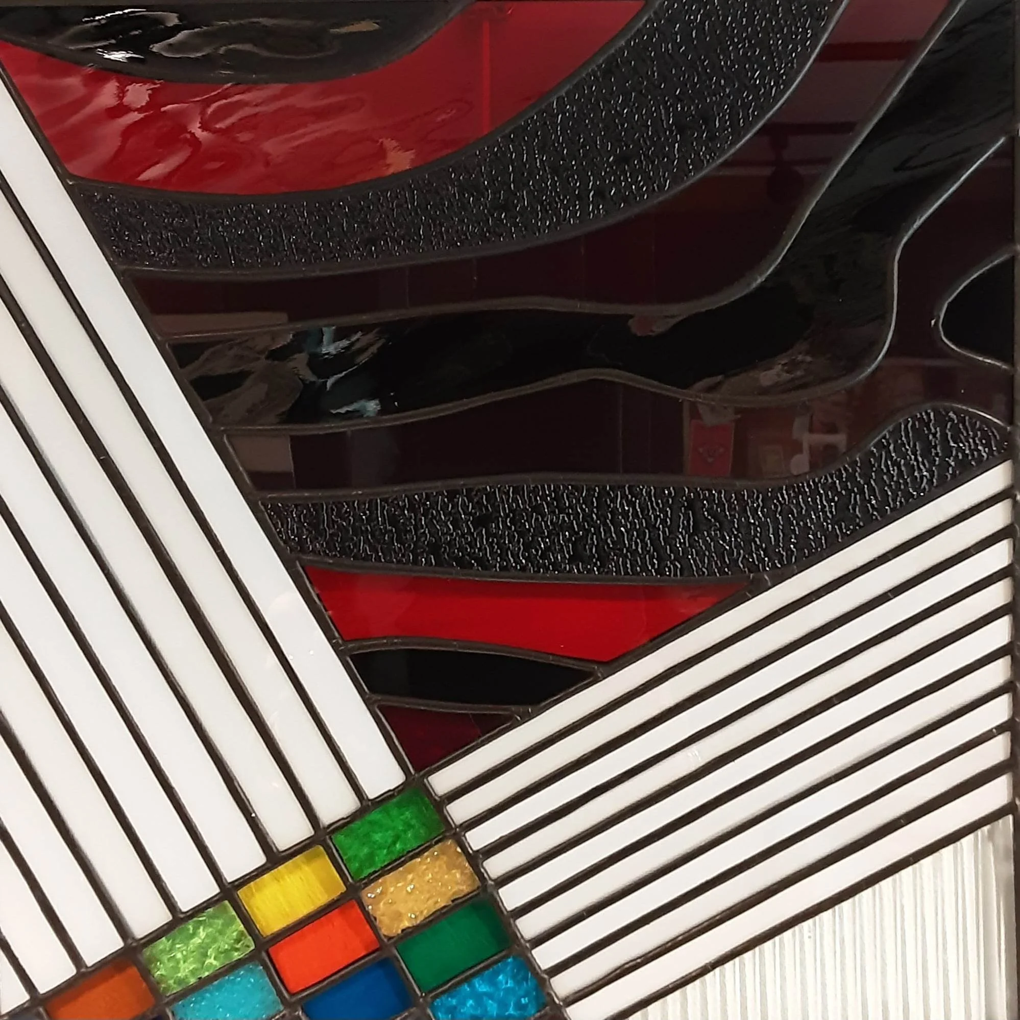 Sabine Van Eynde - Red Zebra - Een zestal jaren geleden lanceerde Peter Slabbynck van Red Zebra een oproep om een bestaande LP-hoes te herwerken.
Iedereen, jong en oud, kon deelnemen met een collage of een andere techniek.
Hij deelde bovendien ook bl