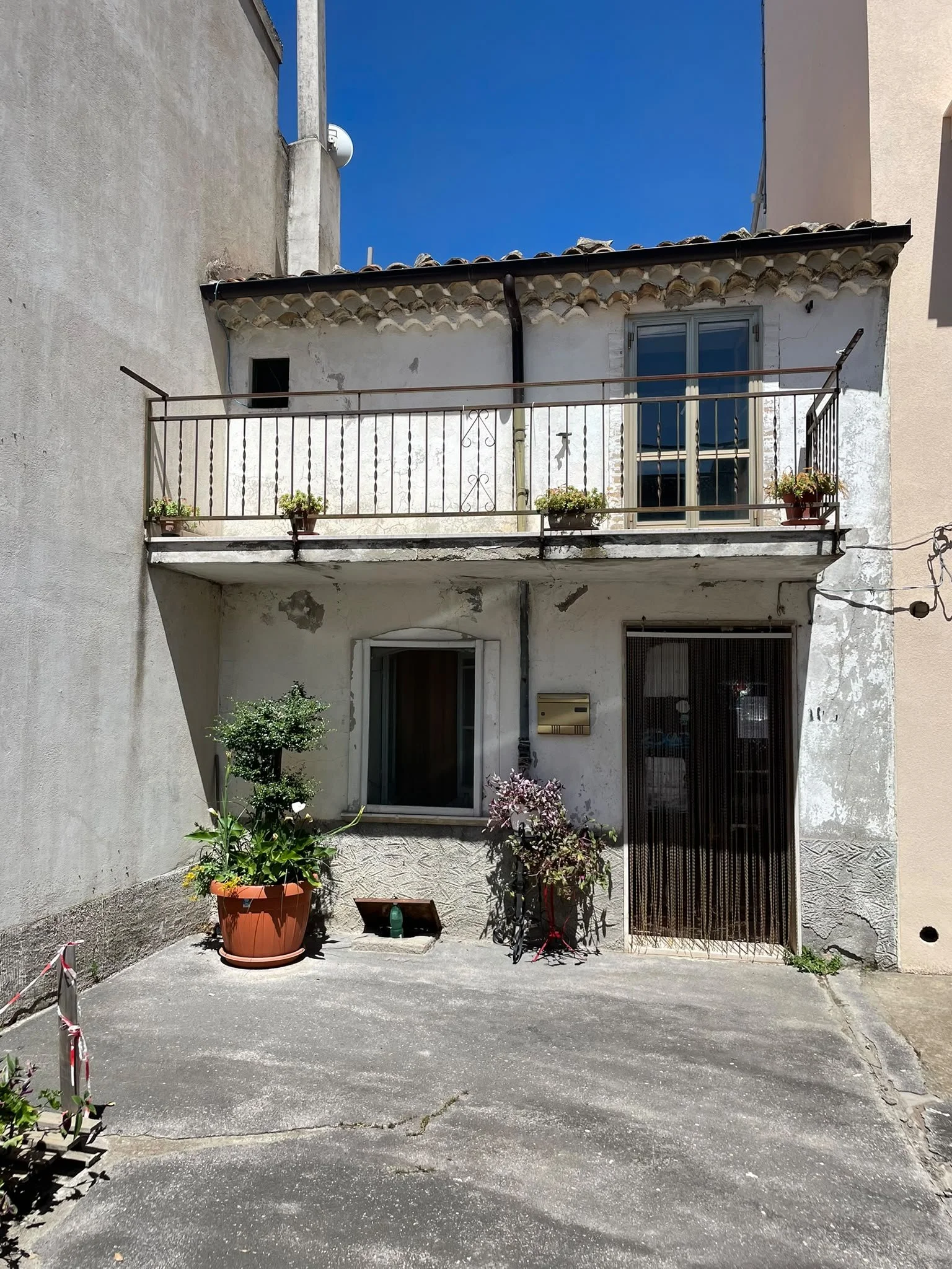 2 Bedroom House - €18.000