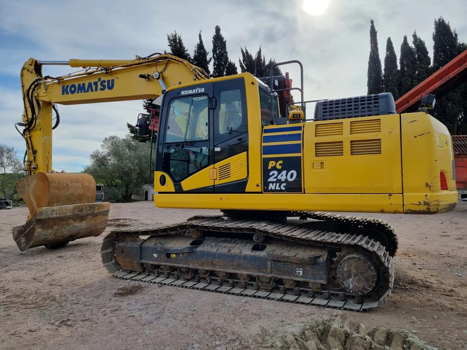 KOMATSU PC240 - 2.jpg