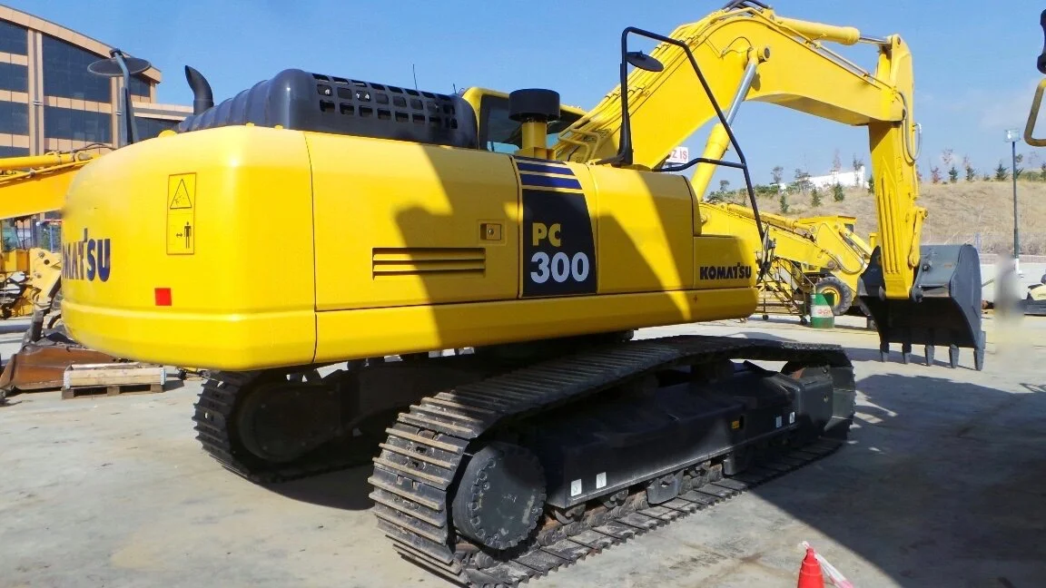 KOMATSU PC300-8
