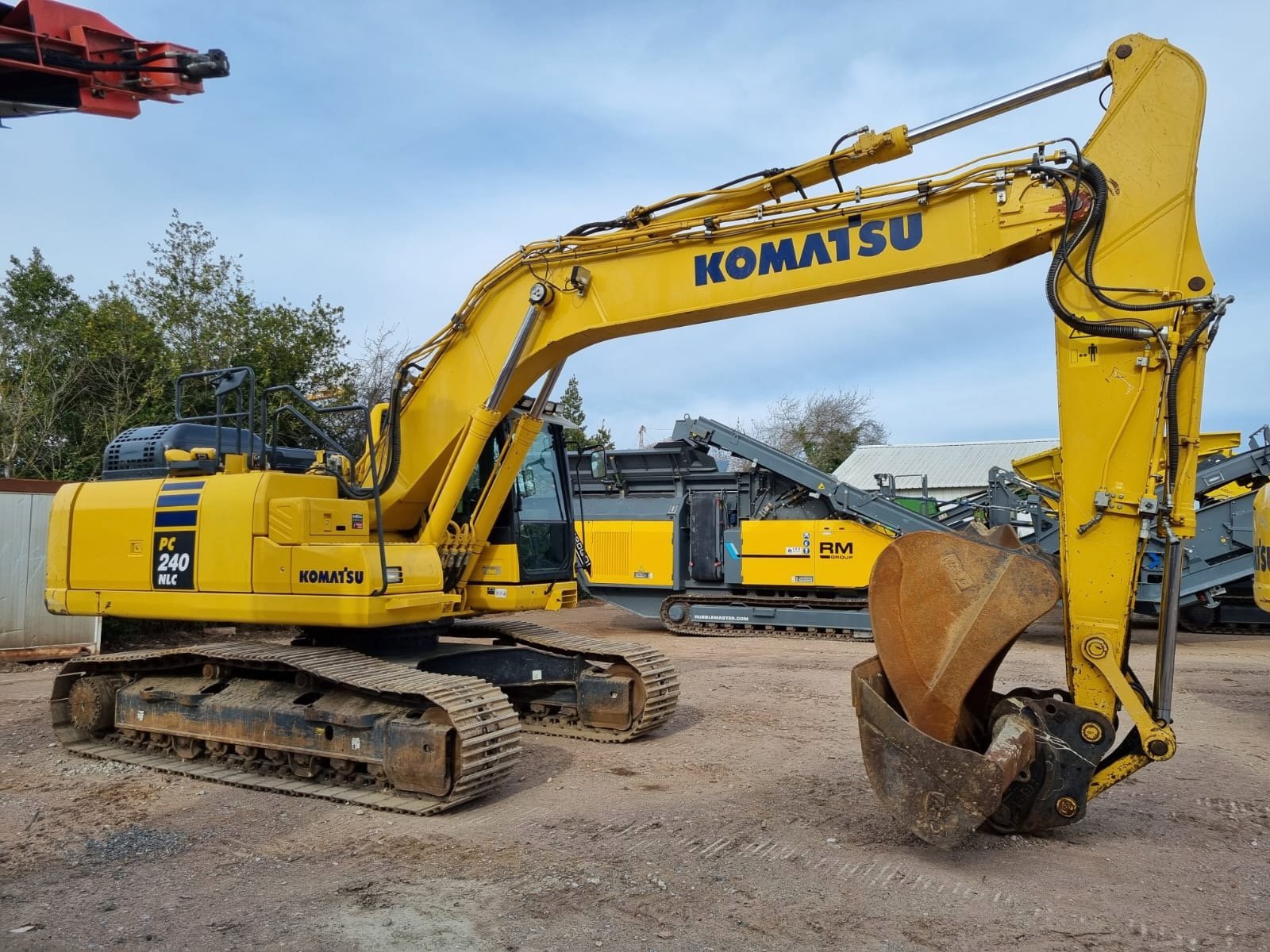 KOMATSU PC240 - 5.jpg