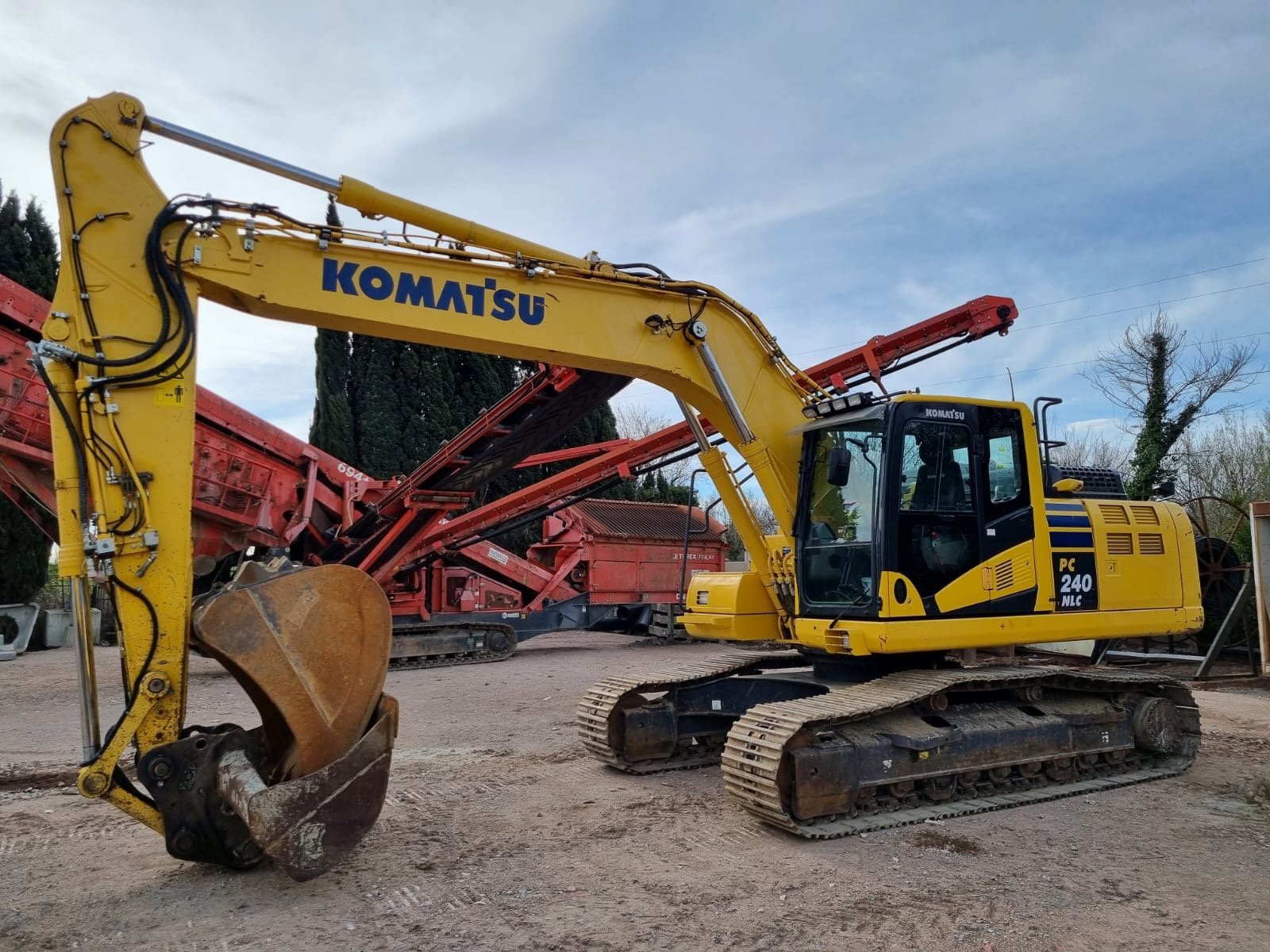 KOMATSU PC240NLC-11