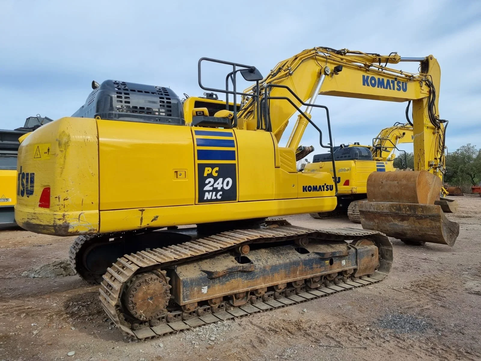 KOMATSU PC240 - 6.jpg