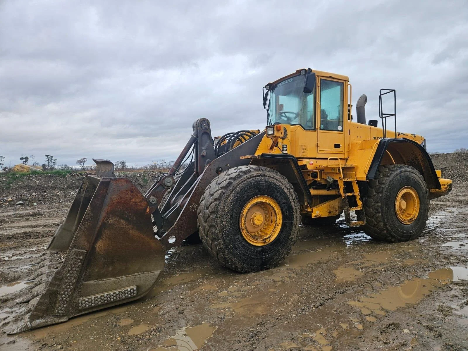 VOLVO L180E