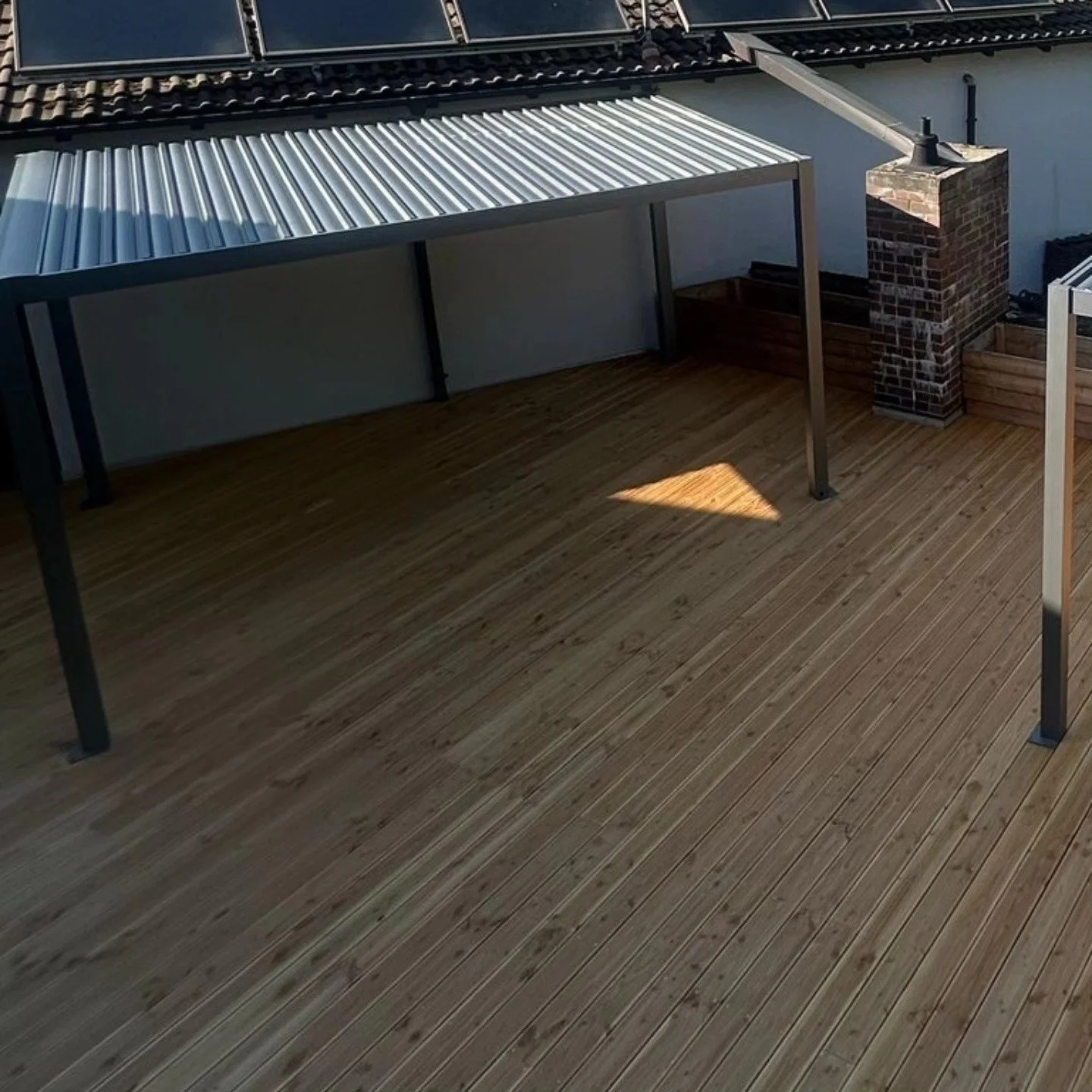 Outdoor Chillbereich mit Blick ins Gr&uuml;ne Step 1
- Terrassenausbau abgeschlossen
- &Uuml;berdachung steht

Fehlen nur noch unsere gem&uuml;tlichen Lounge M&ouml;bel. Der Sommer kann kommen 💥💯🥳

#outdooraberrichtig #premiumchillbereich