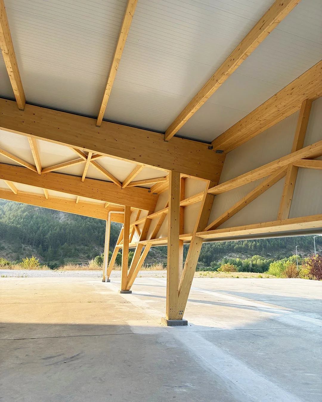 Cubierto en plaza de Aoiz - arquitectura Luis Goñi Iturralde