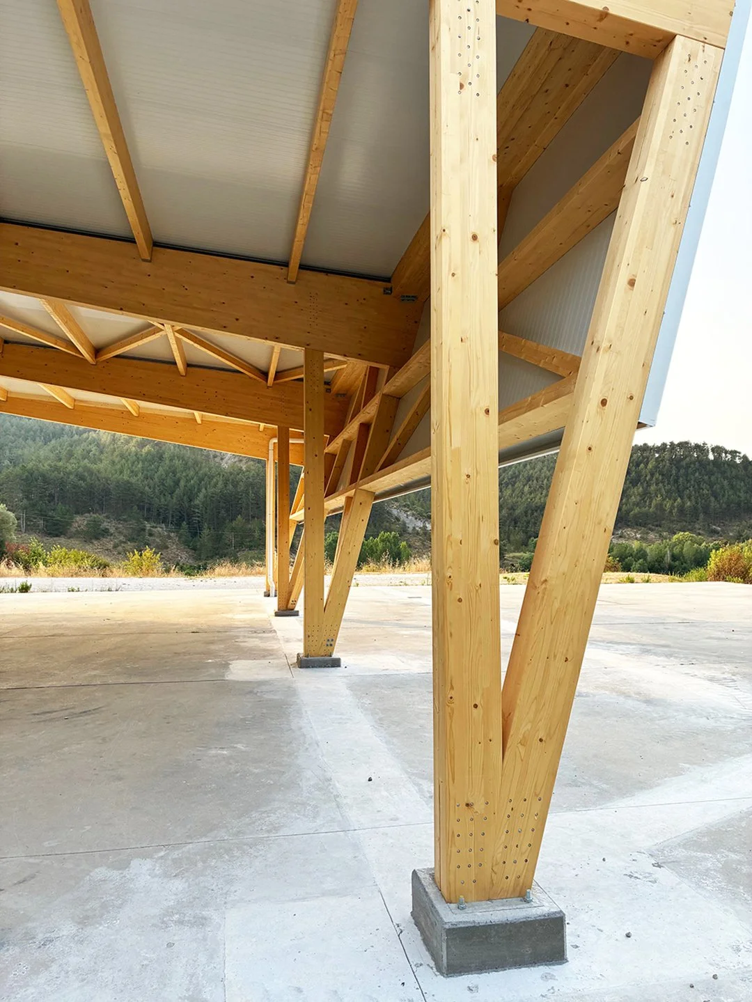 Cubierto en plaza de Aoiz - arquitectura Luis Goñi Iturralde