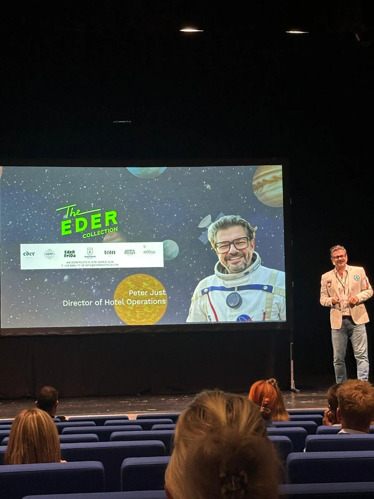 Peter Just hält einen Vortrag über F&B Innovation und Künstliche Intelligenz in der Hotellerie.