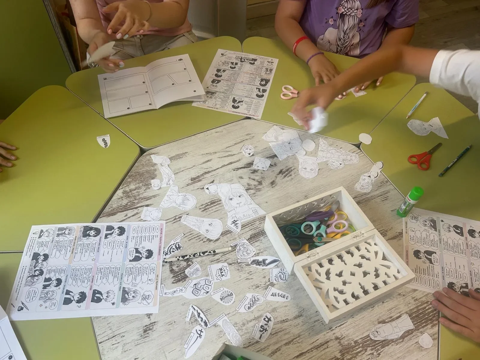 Materiale didactice și benzi desenate manga create de elevi la cursul de japoneză York Rose