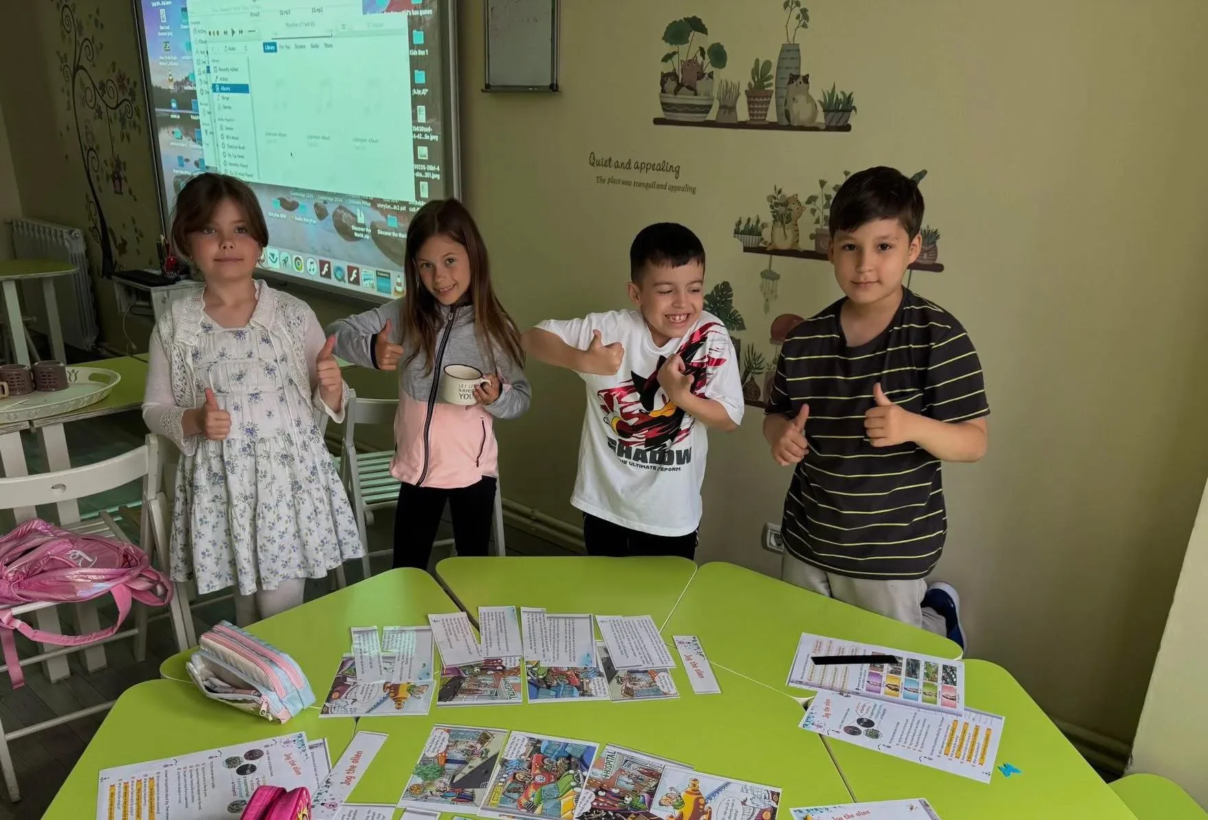 👉 Copii fericiți la York Rose Constanța învață limba engleză într-un mediu prietenos și interactiv