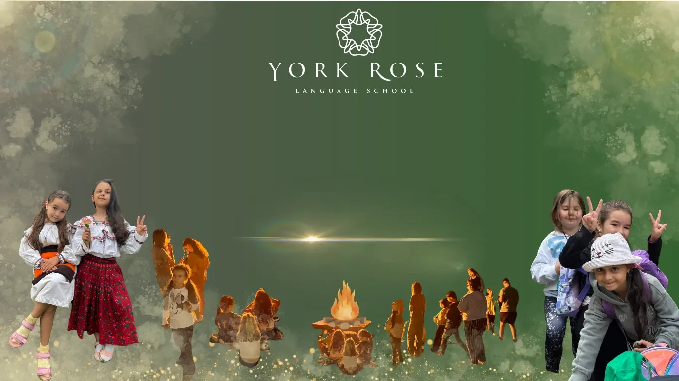 Bannerul taberei de vară York Rose Language School pe fundal verde, prezentând ilustrații cu copii în costume populare românești, un grup de tineri adunați în jurul unui foc de tabără și fetițe vesele cu rucsacuri pregătite de aventură