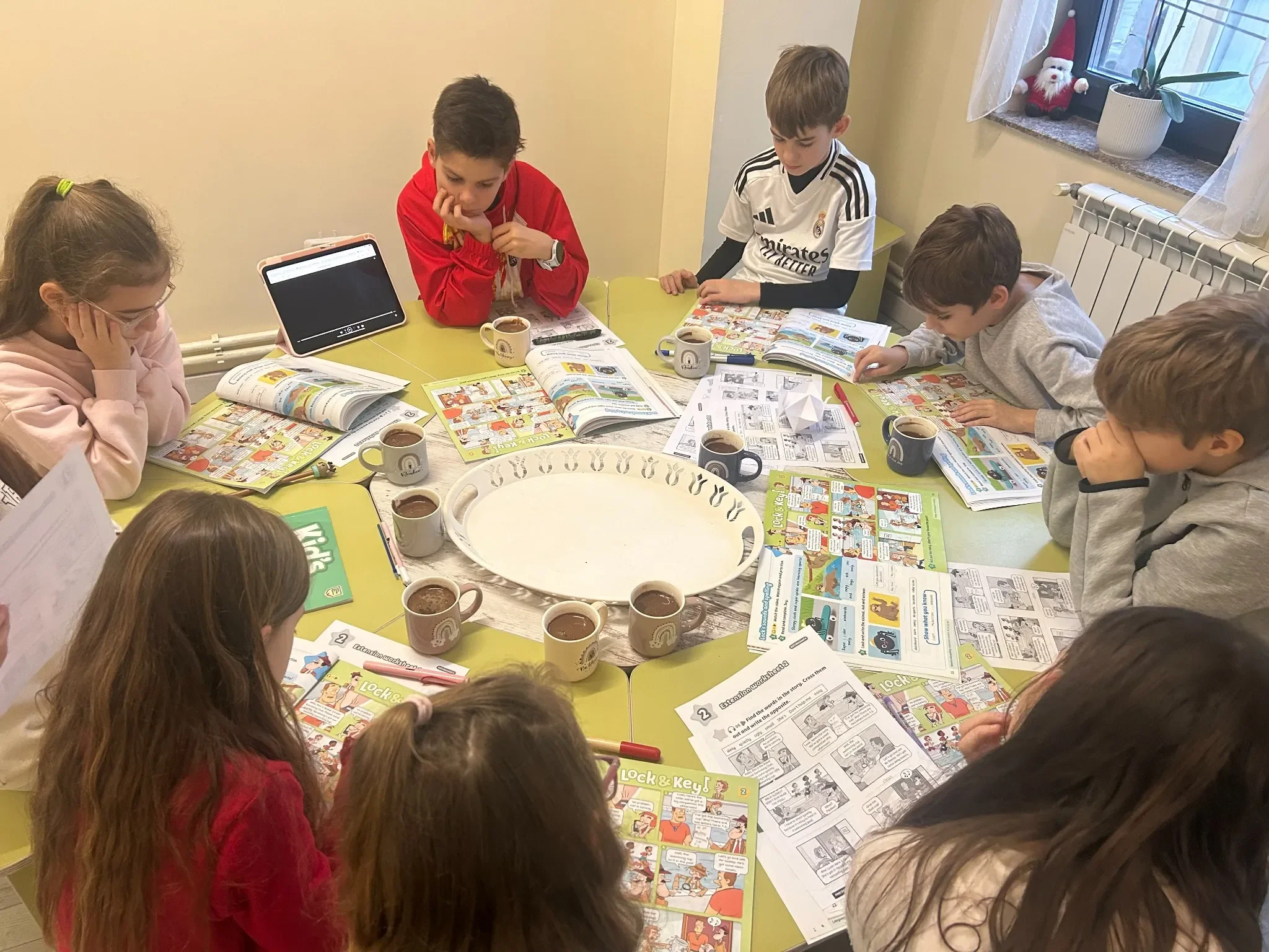 Copii învață engleză prin activități interactive la York Rose Language School Constanța, folosind metoda Play and Learn