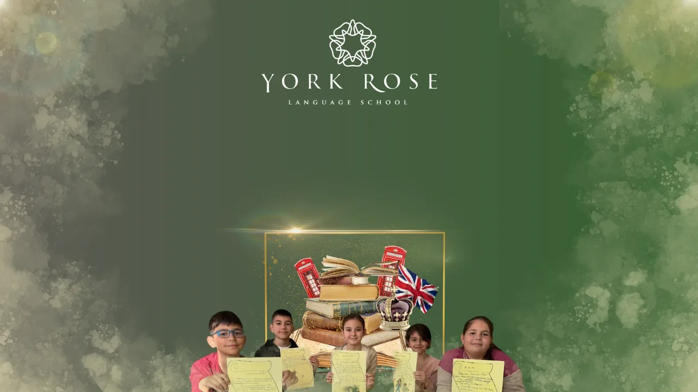 Bannerul paginii de engleză York Rose Language School pe fundal verde, prezentând logo-ul alb al școlii boutique și o ilustrație cu cinci copii veseli din Constanța care își arată scrisorile realizate în timpul cursurilor interactive.
