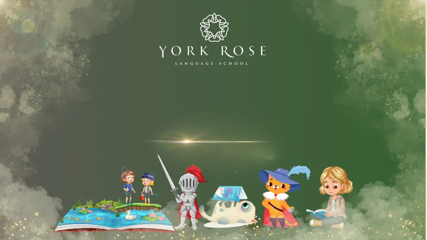 Bannerul cursului de varǎ de Storytelling York Rose Constanța pe fundal verde, înfățișând personaje de basm: un cavaler, un motan încălțat, o fetiță citind și o carte pop-up deschisă din care prinde viață un lac cu rațe.
