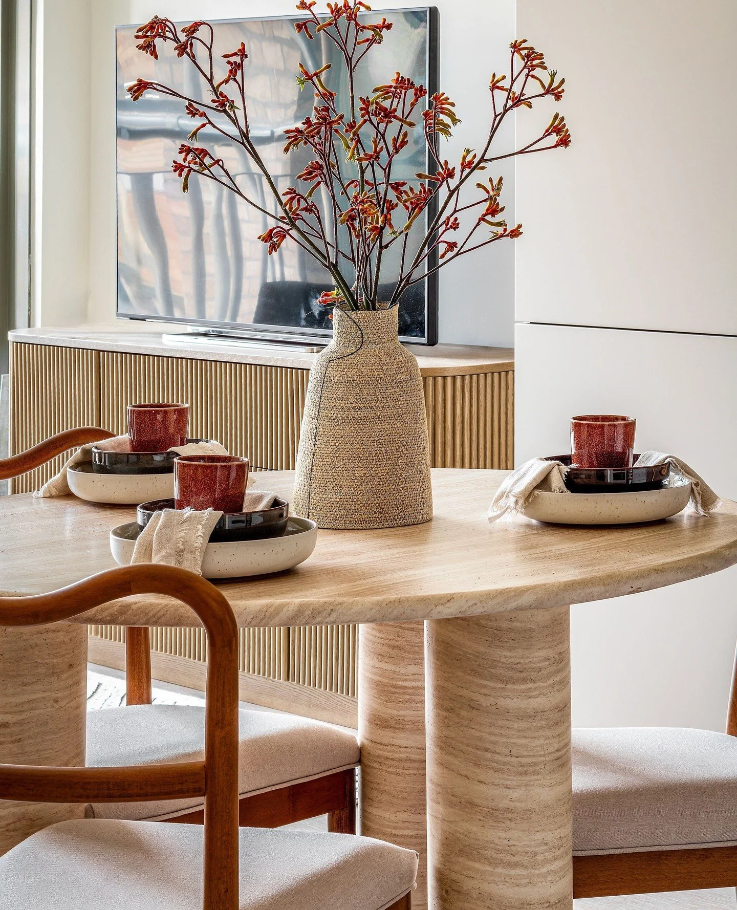 Clapham Quarter | We had the amazing opportunity to work on Clapham Quarter with @ramptonbaseley to help make this beautiful newly built two bedroom apartment into a cosy first home. Incorporating layers of textures and rich colours to bring comfort 