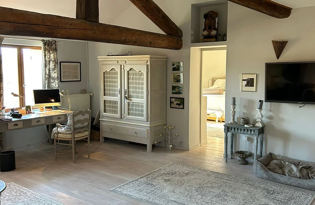 Ein kleiner Blick hinter die T&uuml;ren unseres Landhauses in der Provence - jedes Zimmer ist individuell gestaltet und l&auml;dt zum Verweilen ein ✨📚🛀🏻🧘🏼&zwj;♀️