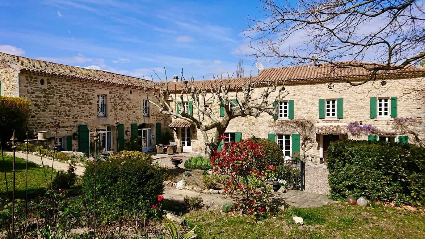 Happy Easter from Provence 🐰🐣🌷☀️ #eastervacation #provence #southoffrance #landhauschantemerle #spring #sunnydays #landhausstil  Booking: Link in Bio
