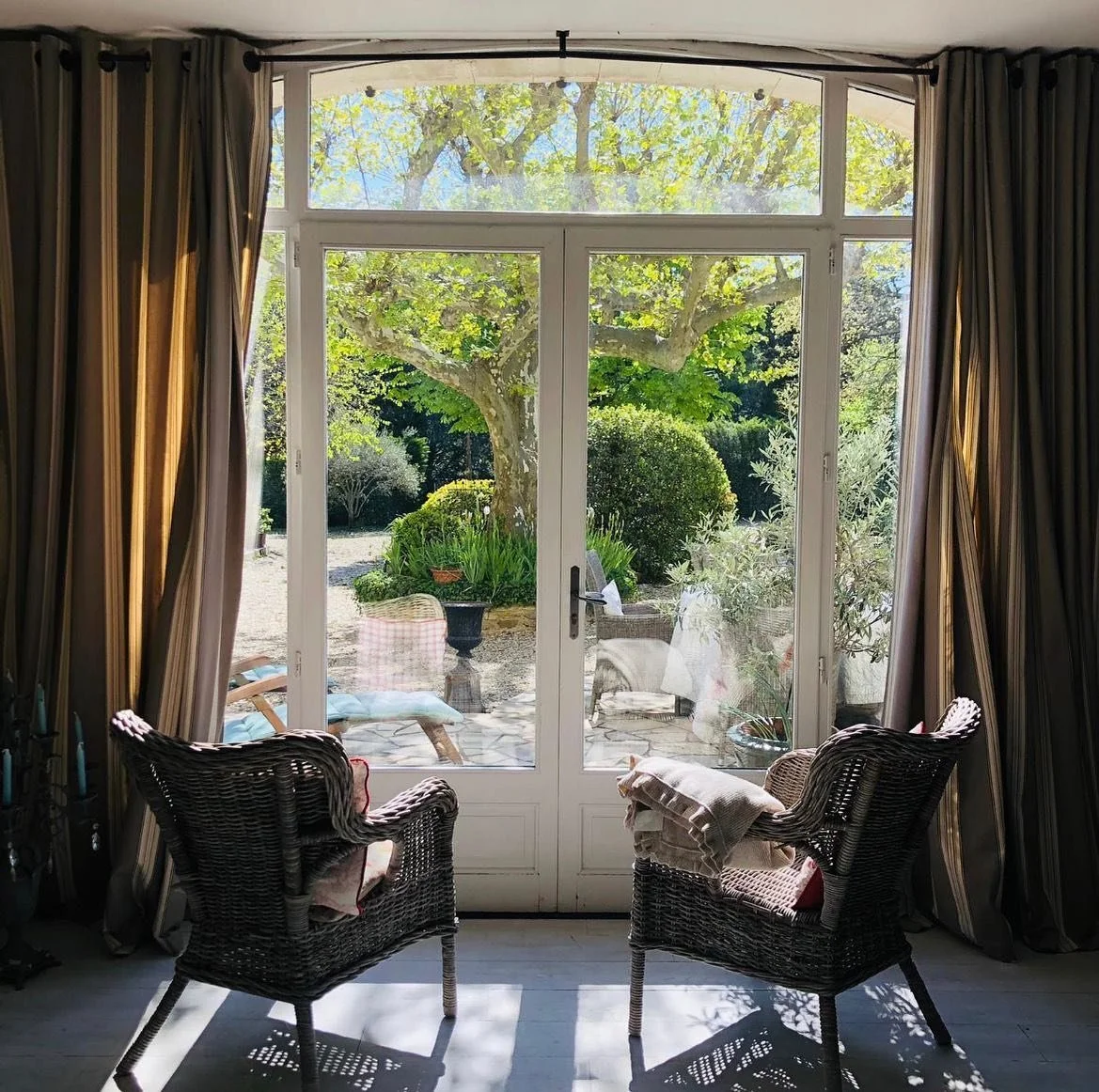 Welcome to our living room 🥰 

#sommerinderprovence #ferienhausprovence #weddingplannerprovence #weddinginprovence #ferieninderprovence #ferienhaus #landhauschantemerle #vacation #sommer #lebaguette #interiordesign #interior #livingroom #interiorins