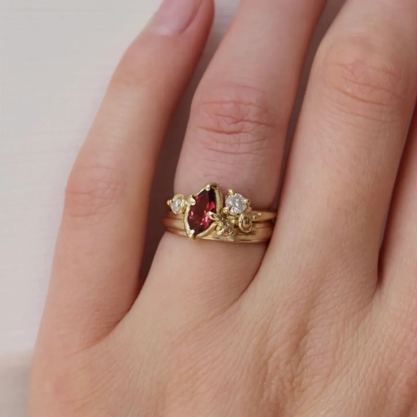 garnet.weddingband.stacked.webp