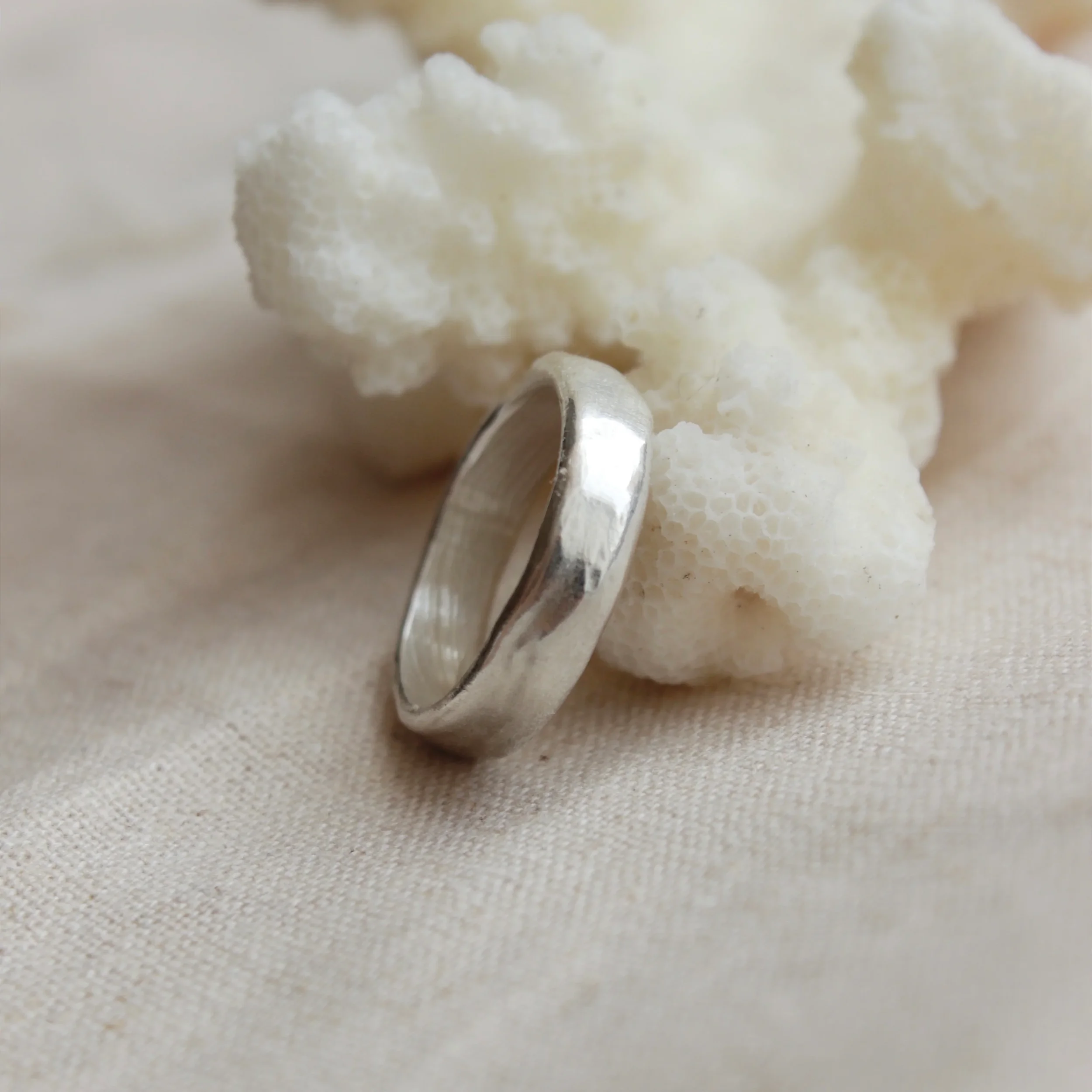 molten.wedding.band.webp
