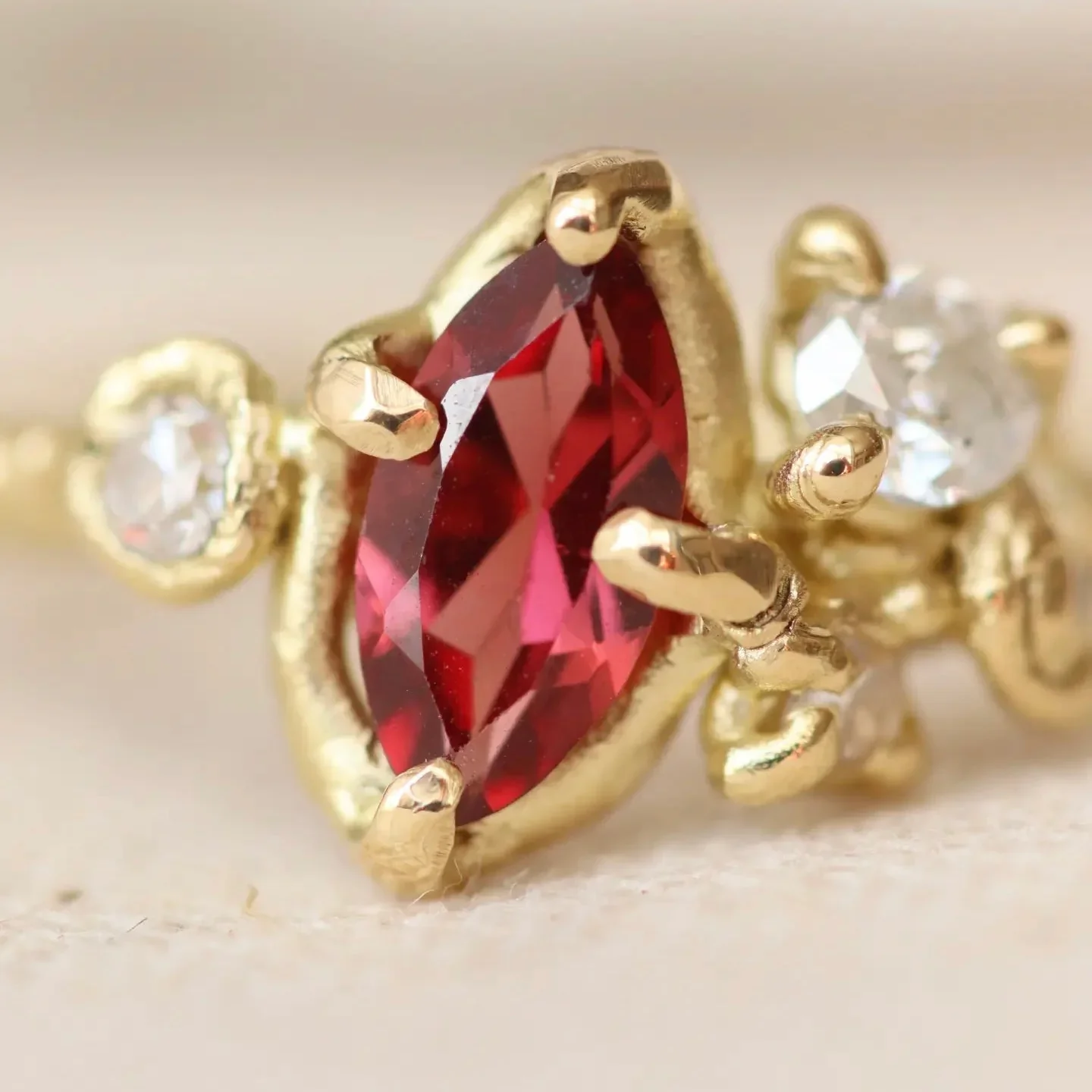 garnetring.close.up.webp