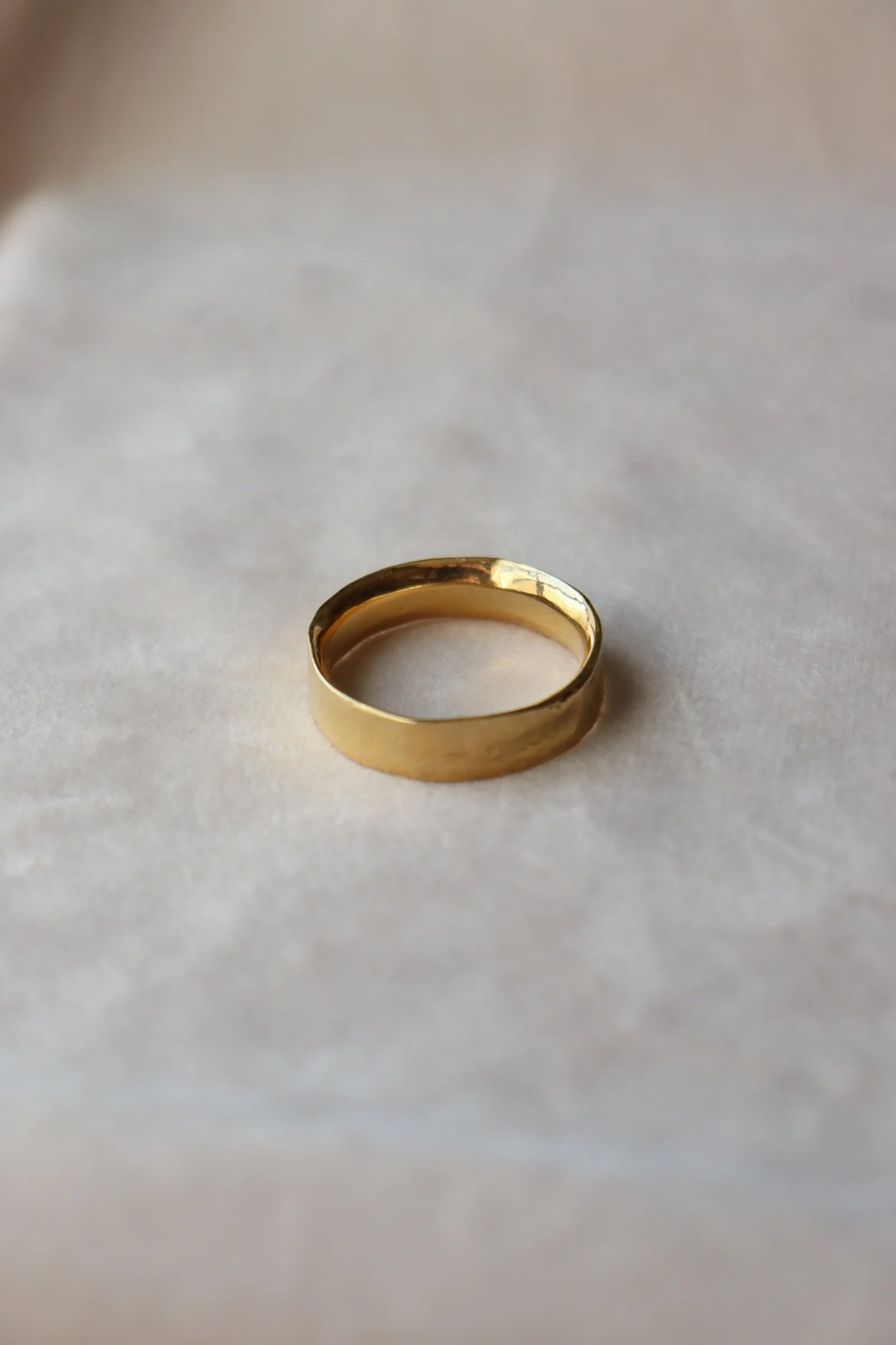 Mens Reticulated wedding band