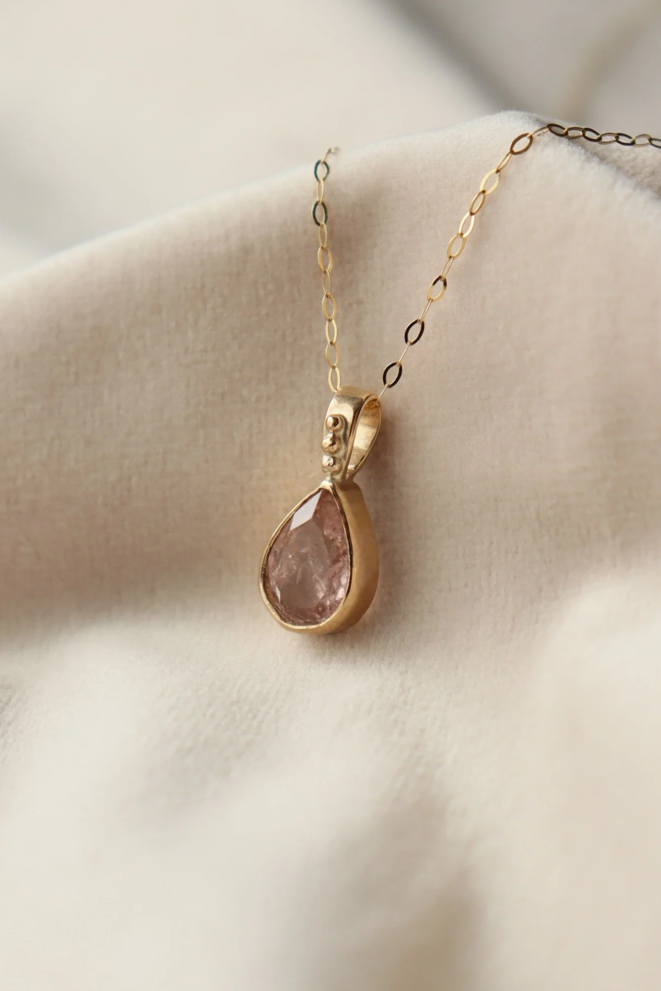 9ct gold Morganite pendant