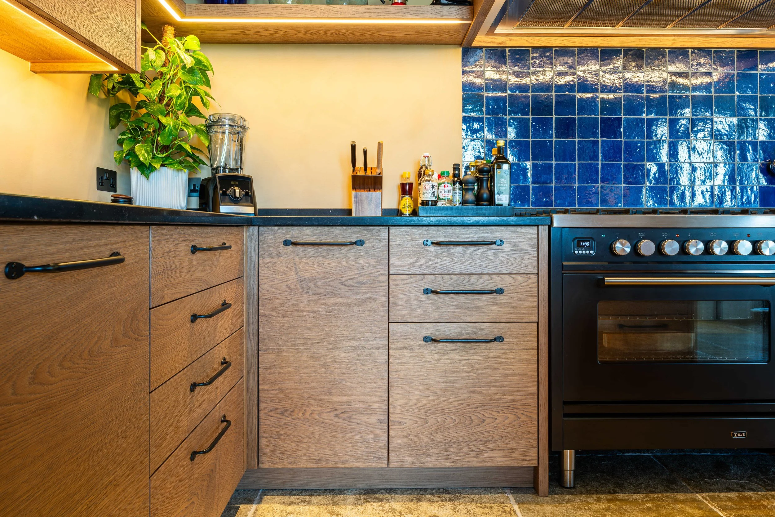 Hampshire-Oak-Kitchen-Modern-Flat-Panels-00020.jpg