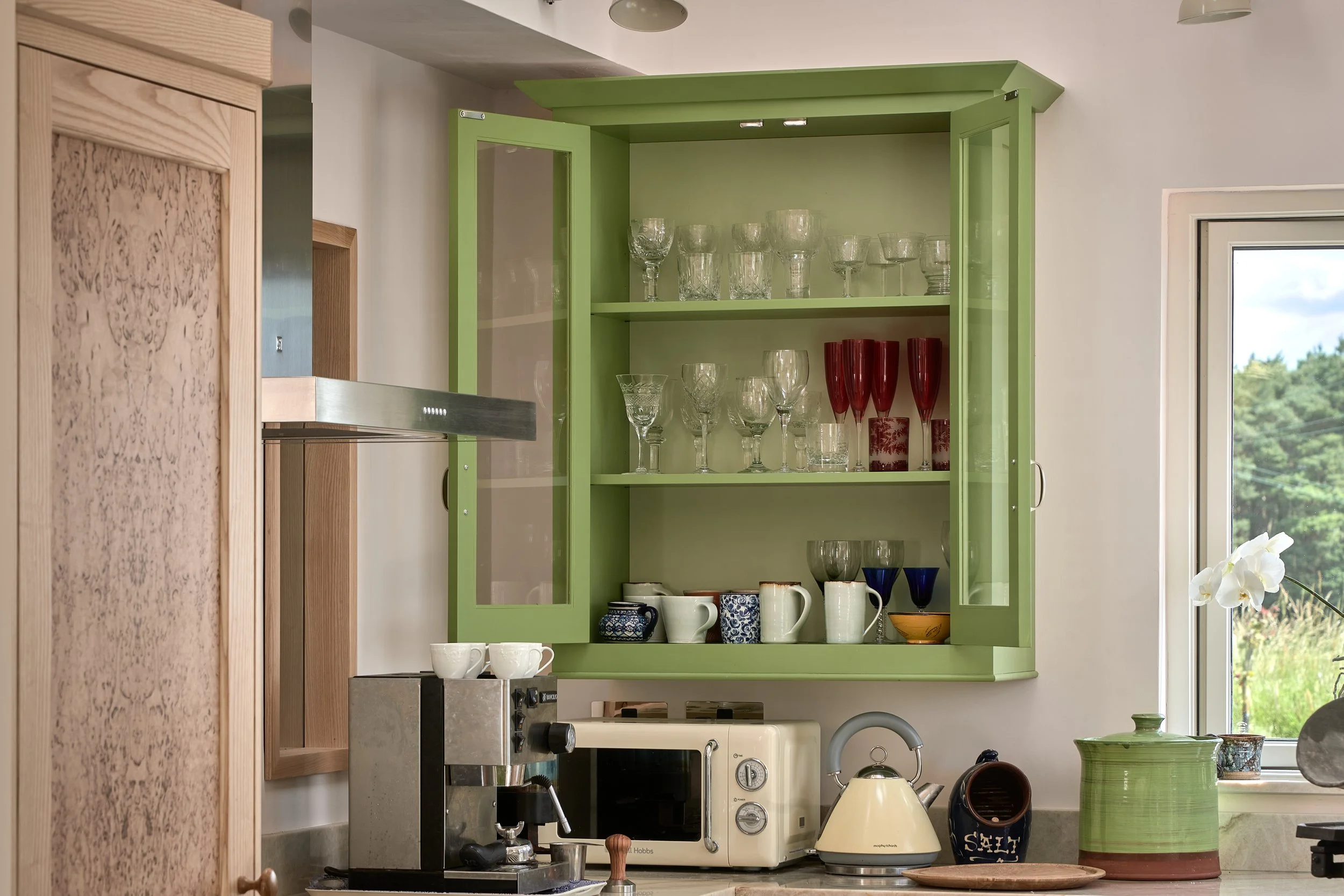 Hampshire-Selbourne-Timber-Painted-Kitchen-00004.jpg