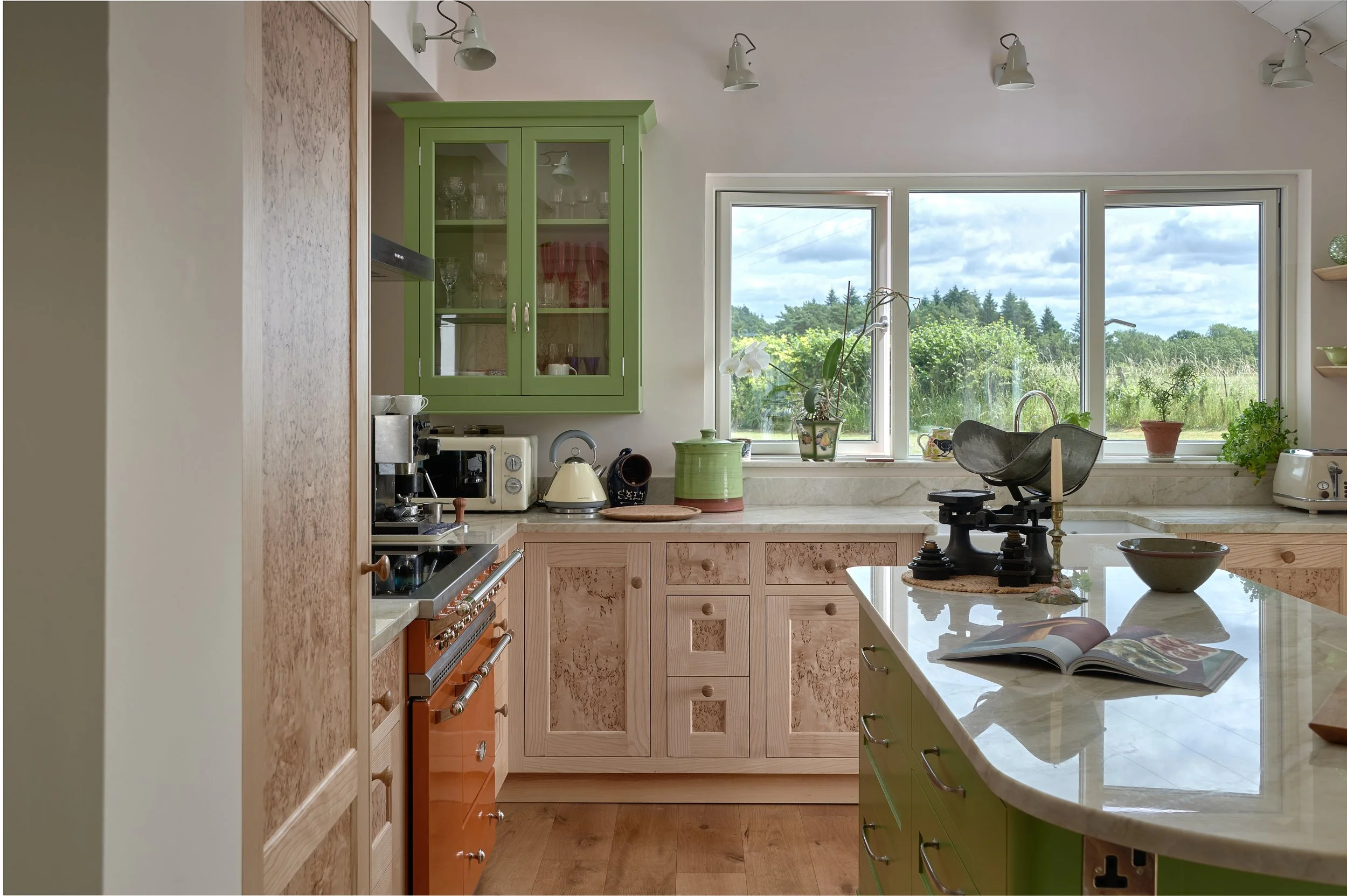 Hampshire-Selbourne-Timber-Painted-Kitchen-00008.jpg