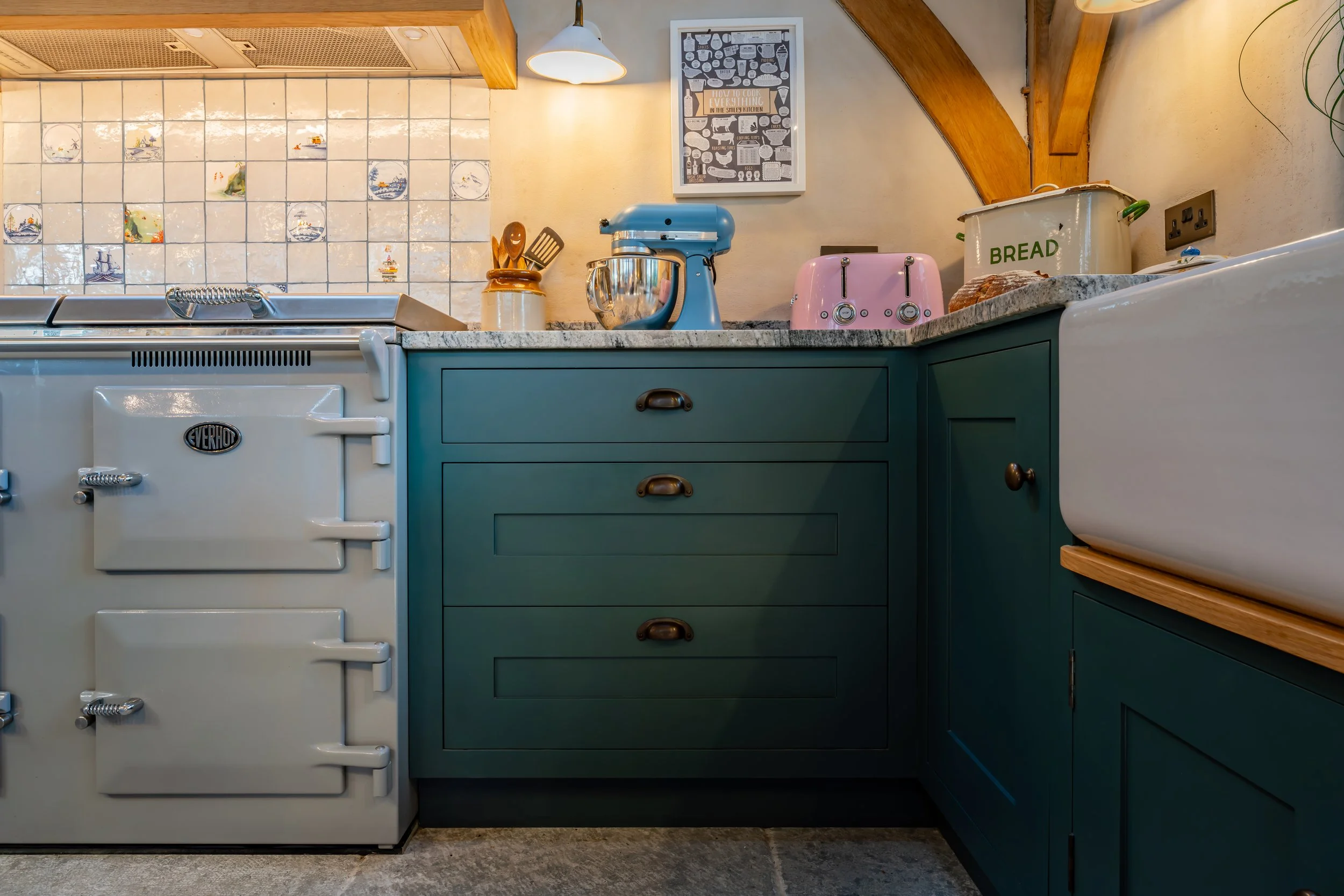 Hampshire-Greatham-Paninted-Timber-Kitchen-00070.jpg