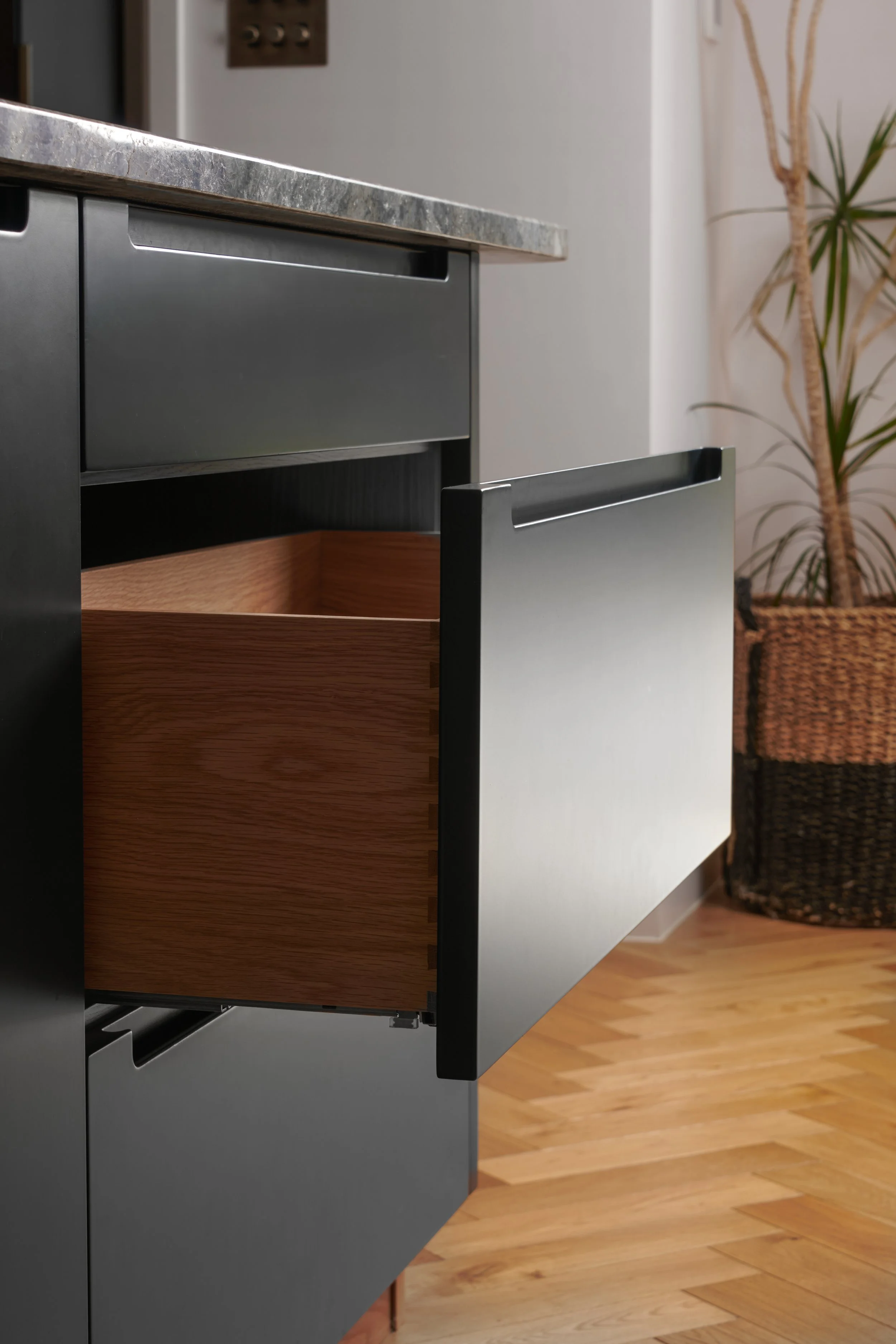 Hampshire-Petersfield-Timber-Painted-Kitchen-00026.jpg