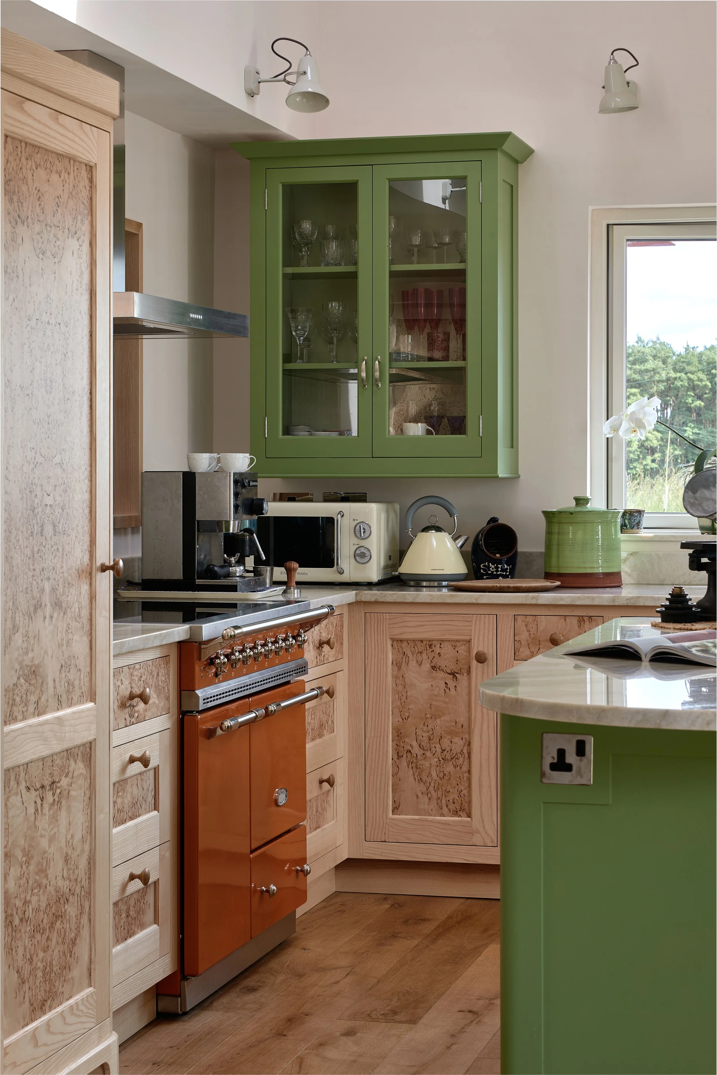 Hampshire-Selbourne-Timber-Painted-Kitchen-00002.jpg