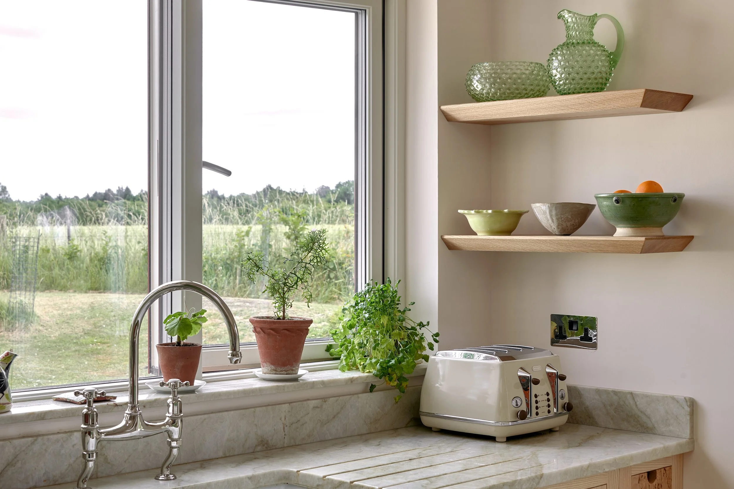 Hampshire-Selbourne-Timber-Painted-Kitchen-00010.jpg