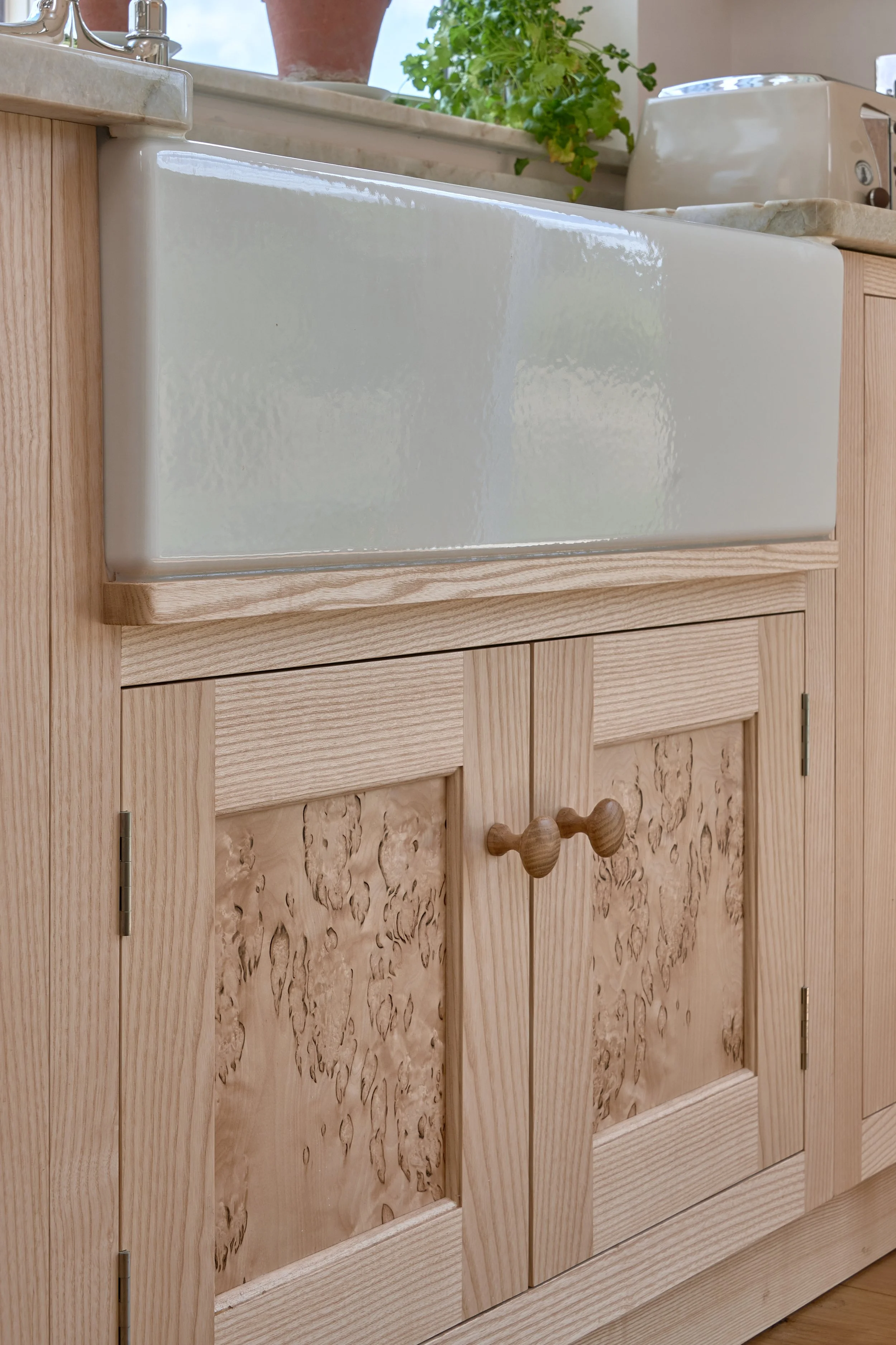 Hampshire-Selbourne-Timber-Painted-Kitchen-00020.jpg