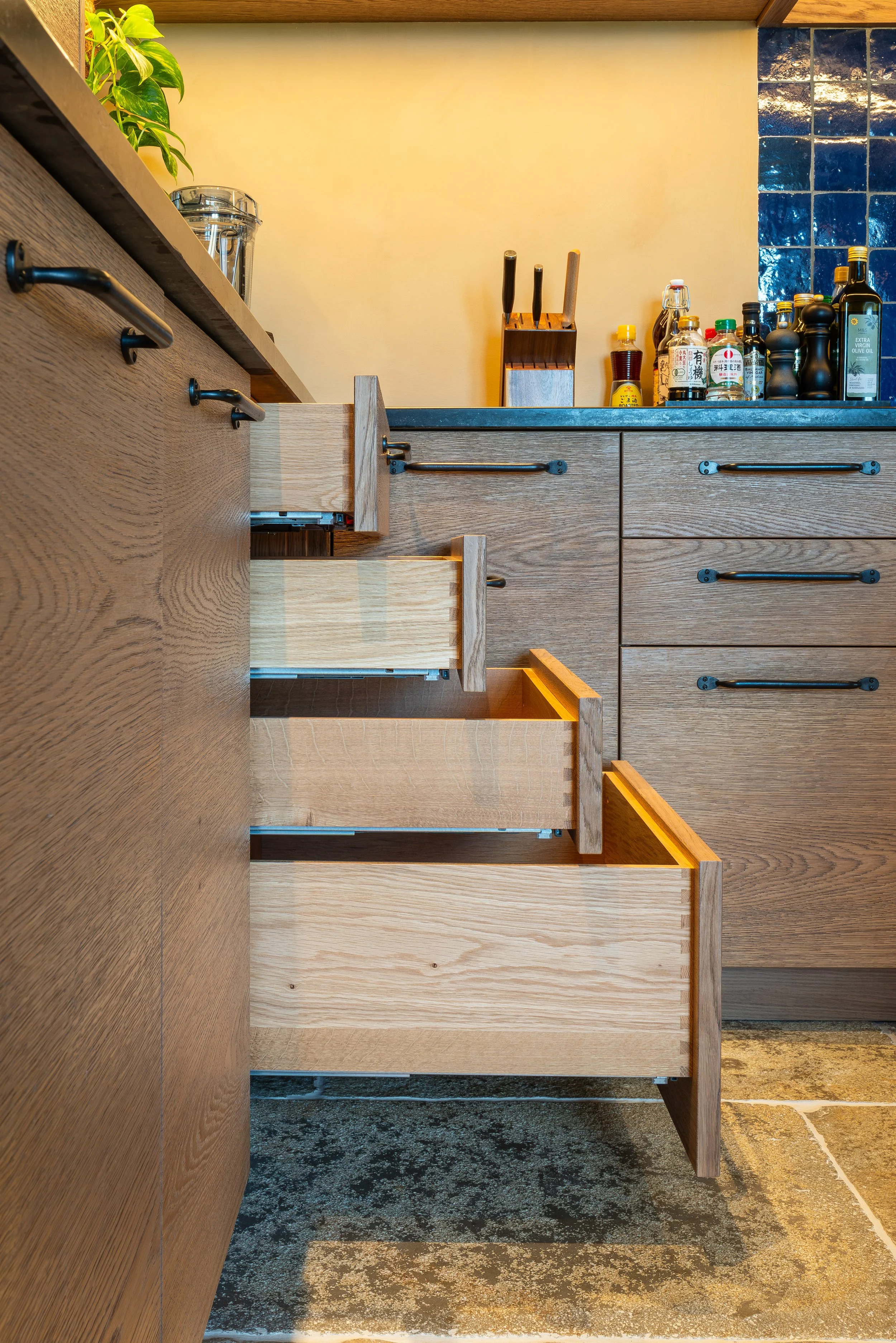 Hampshire-Oak-Kitchen-Modern-Flat-Panels-00021.jpg