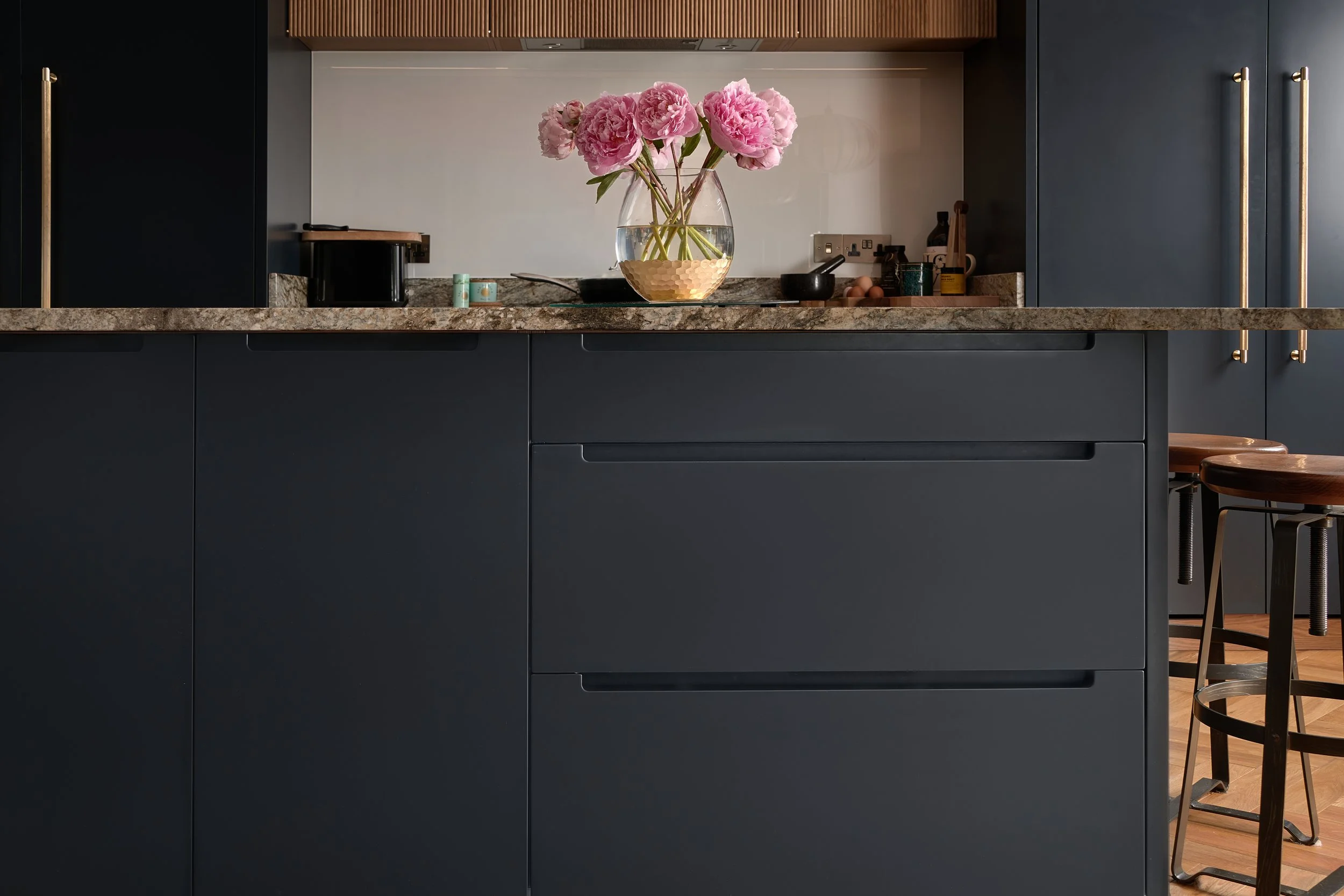 Hampshire-Petersfield-Timber-Painted-Kitchen-00023.jpg